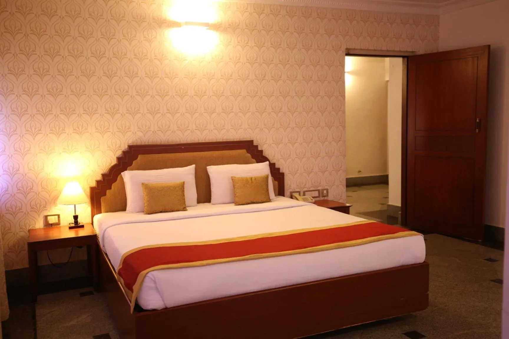 Bedroom, Bed in Moti Mahal