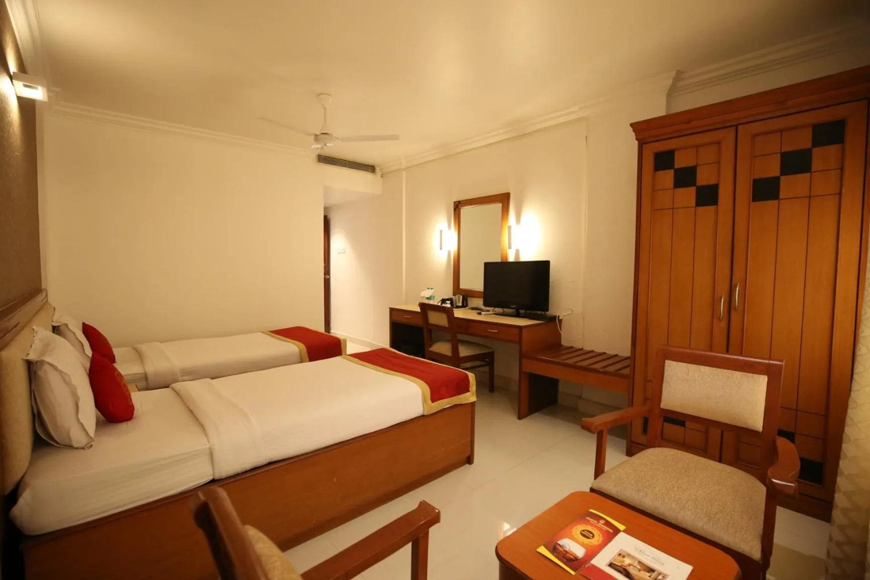 Photo of the whole room, Bed in Moti Mahal