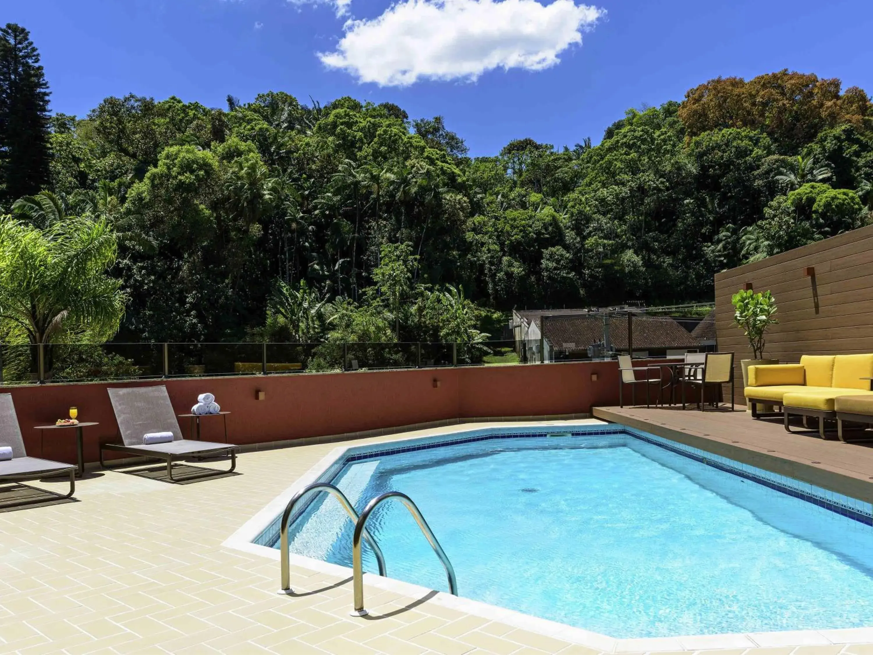 Pool view in Mercure Joinville Prinz Pool view in Mercure Joinville Prinz