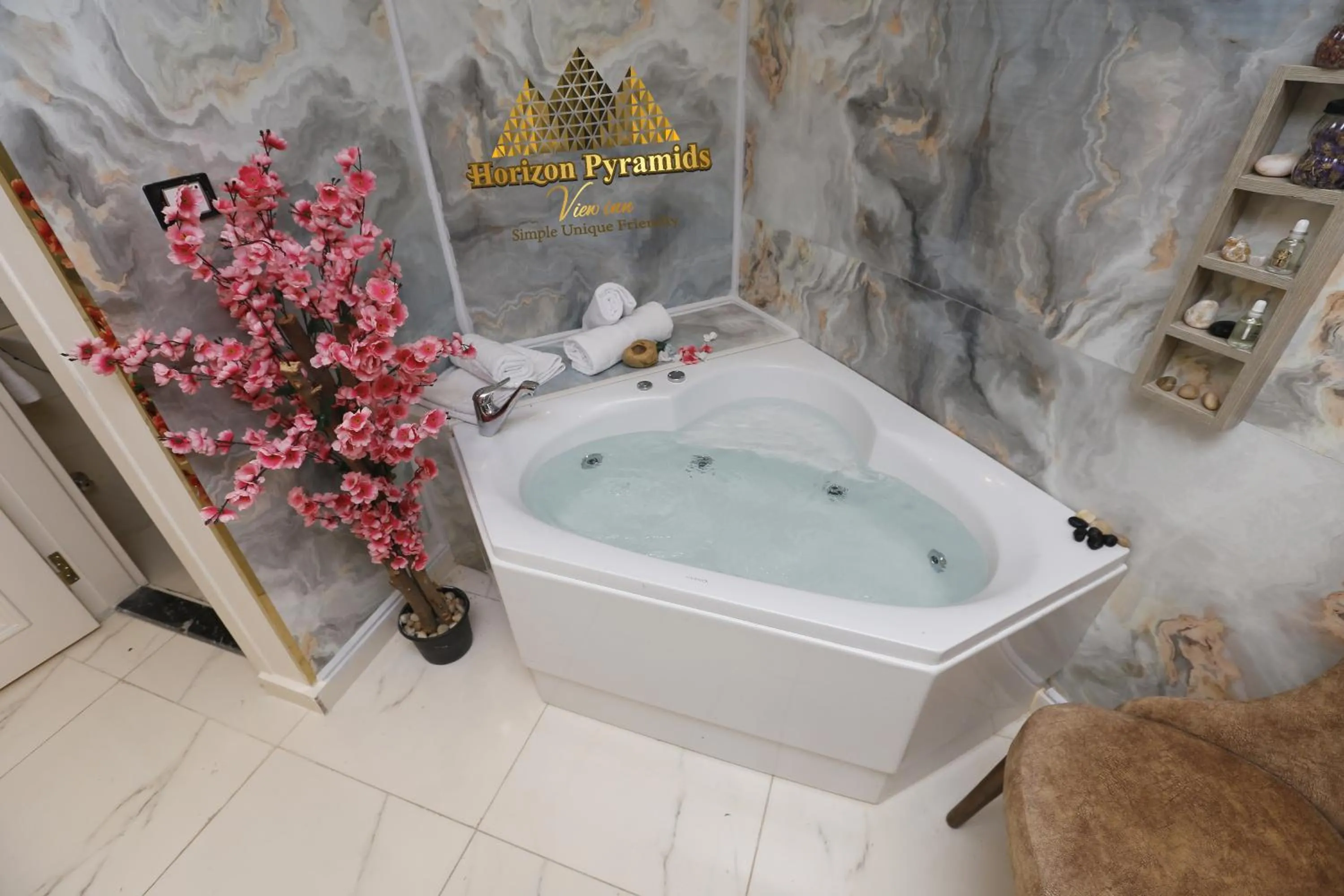 Standard Double Room with Jacuzzi in Horizon Pyramids View inn