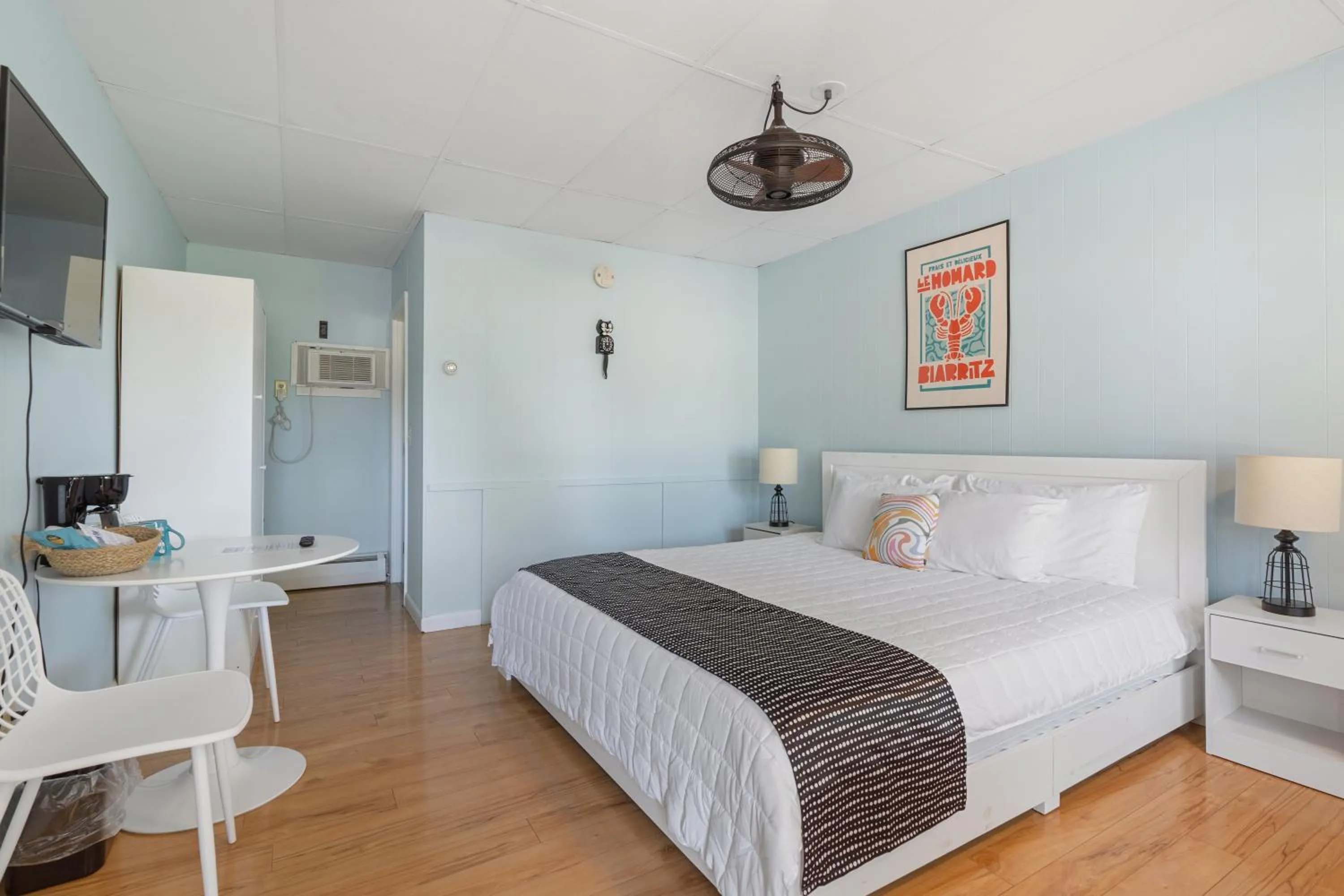 Bed in The Beaches Guestrooms and Cottages