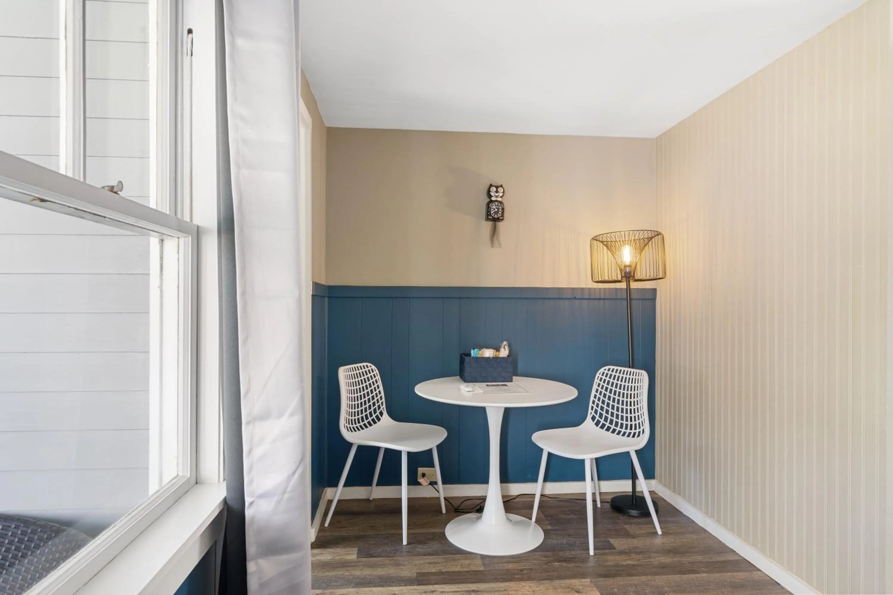 Seating area in The Beaches Guestrooms and Cottages