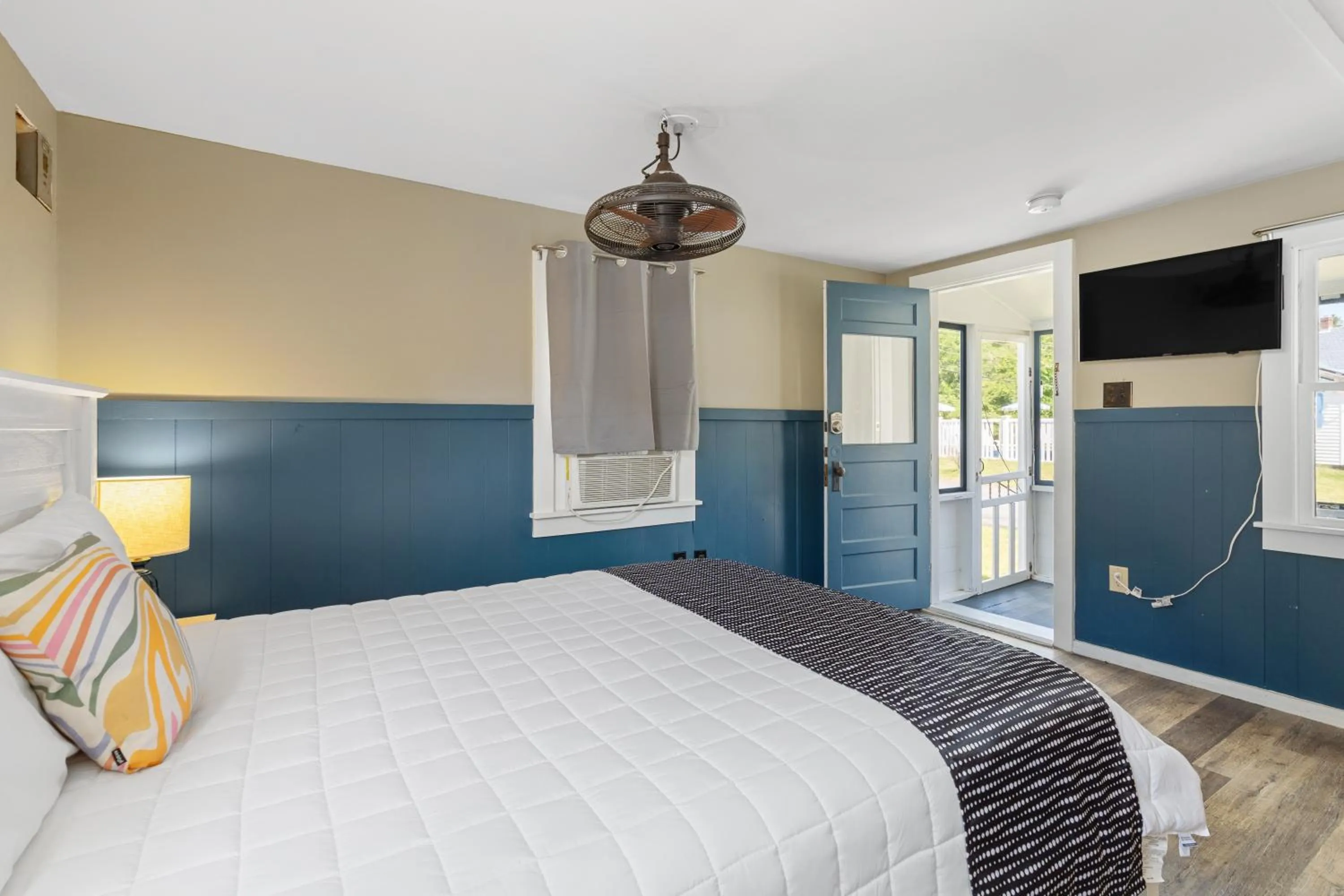 Bed in The Beaches Guestrooms and Cottages