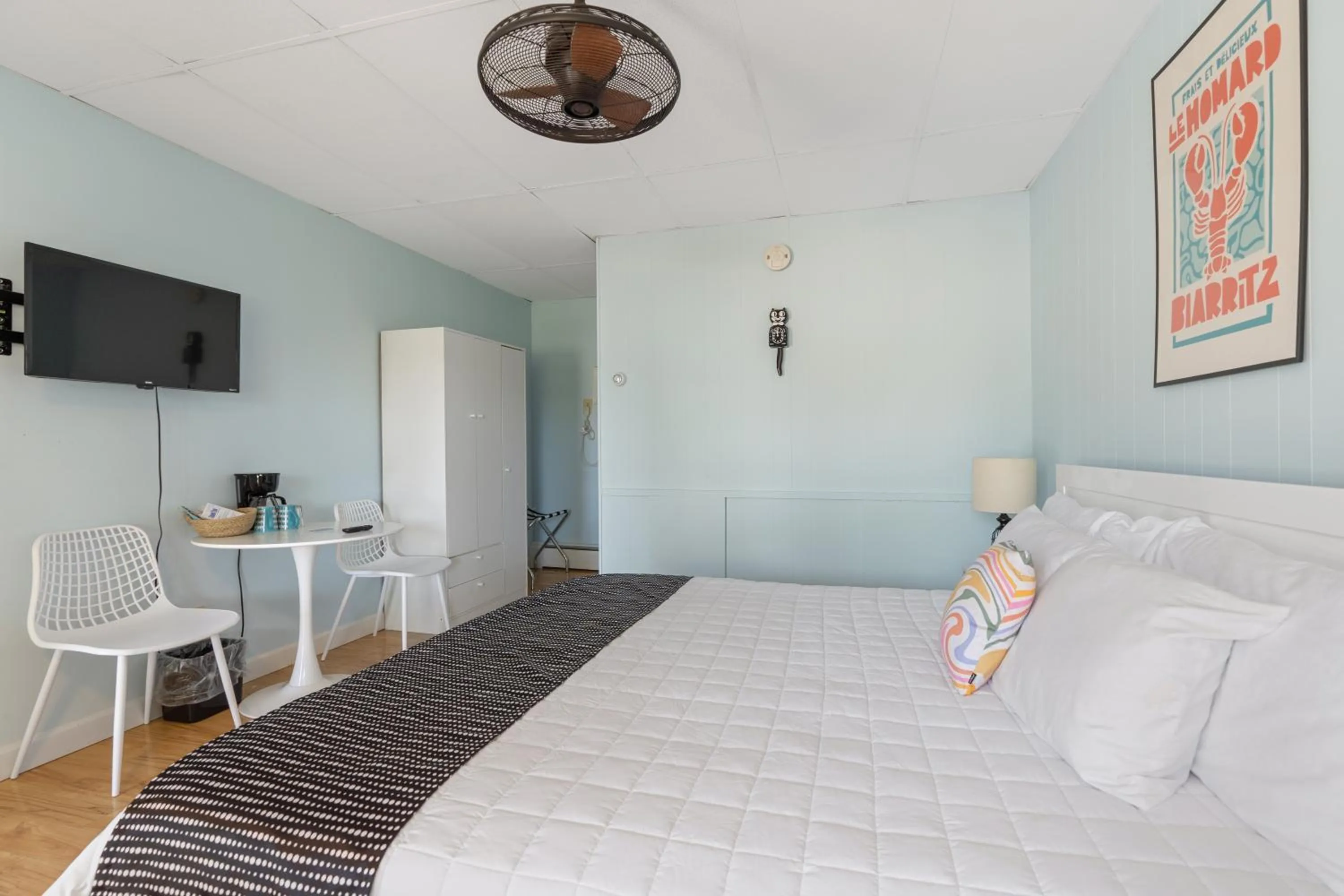 Bed in The Beaches Guestrooms and Cottages