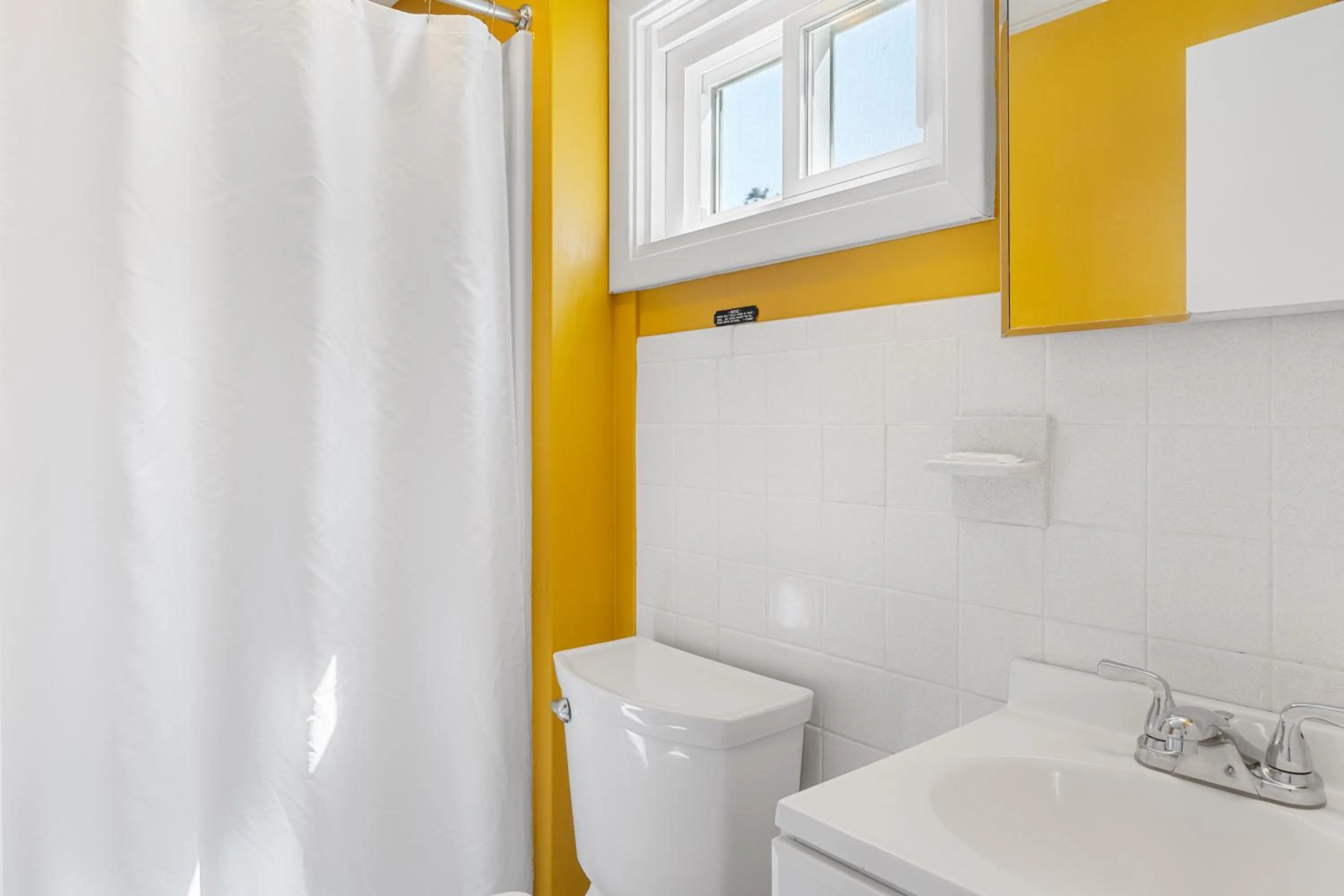 Toilet in The Beaches Guestrooms and Cottages