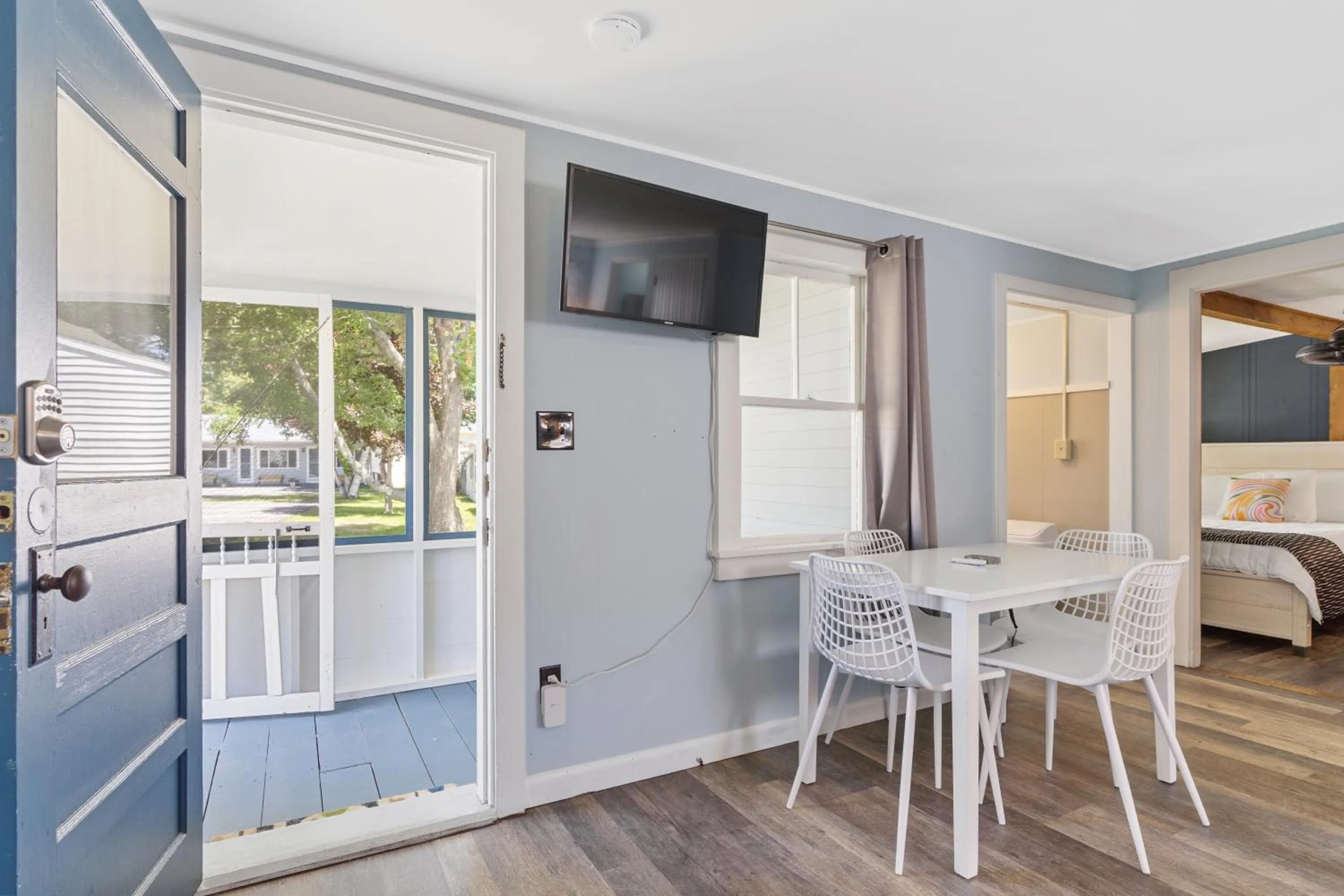 TV and multimedia, Bed in The Beaches Guestrooms and Cottages