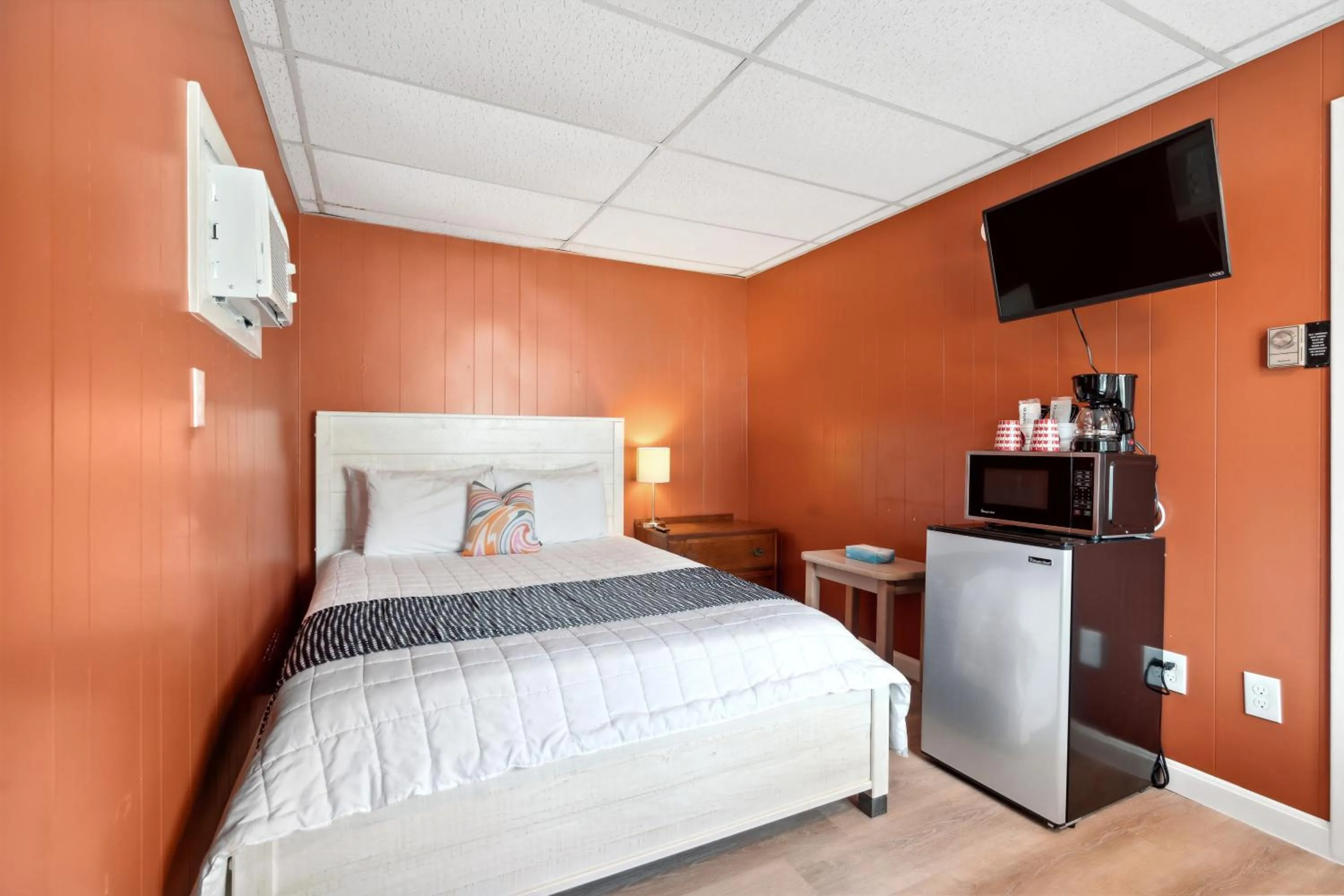Bed in The Beaches Guestrooms and Cottages