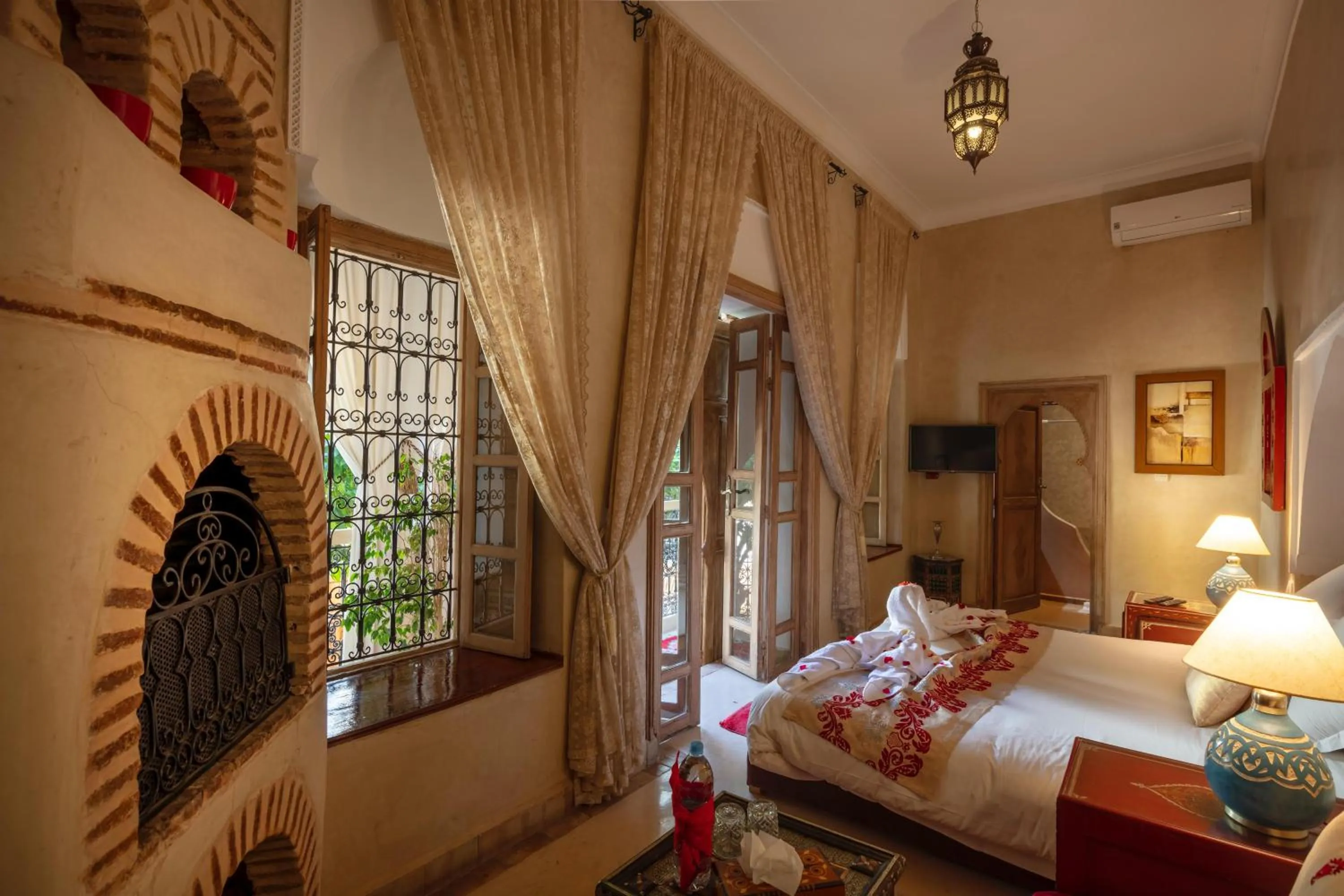 Bedroom, Bed in Riad Fleur d'Orient