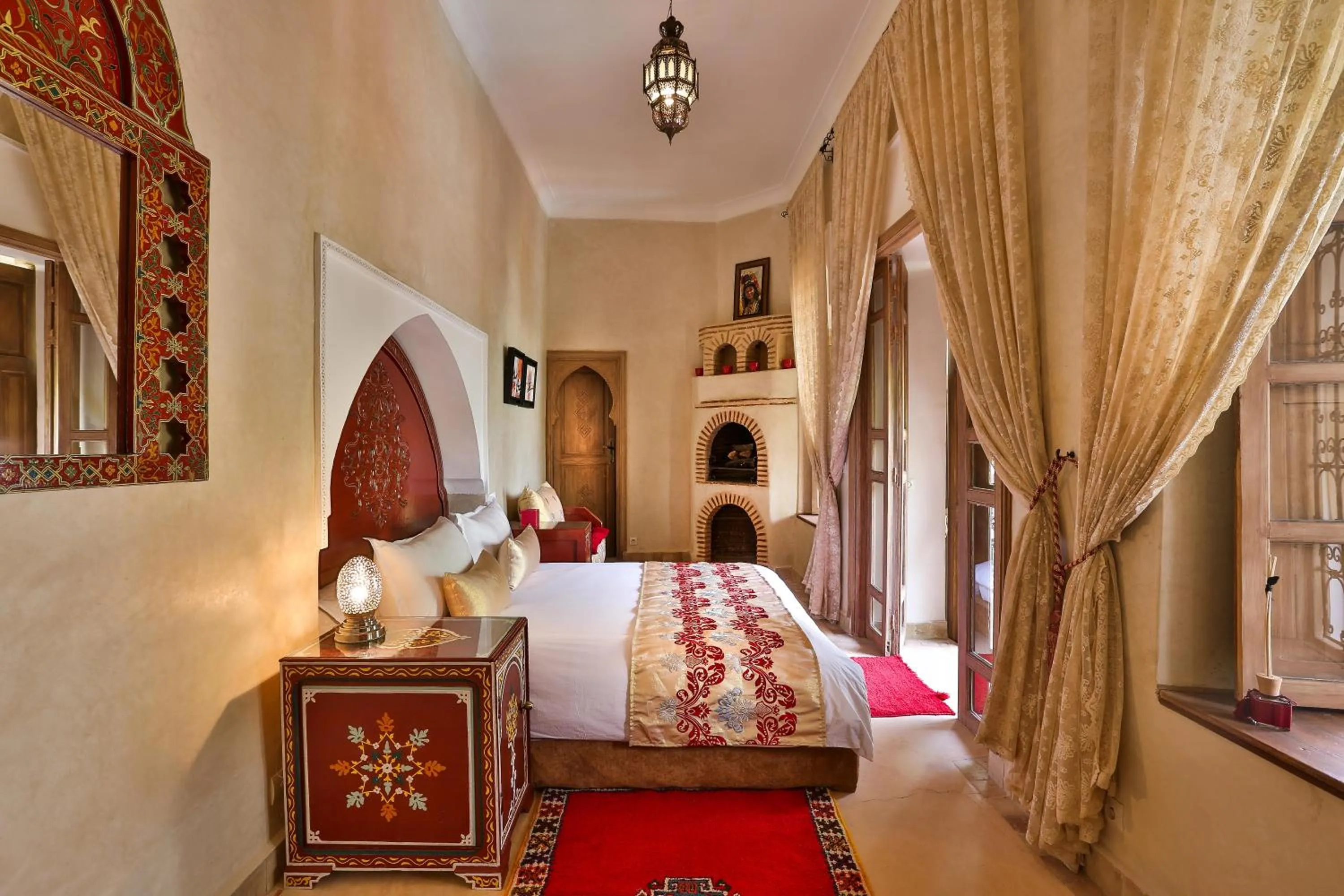 Photo of the whole room, Bed in Riad Fleur d'Orient