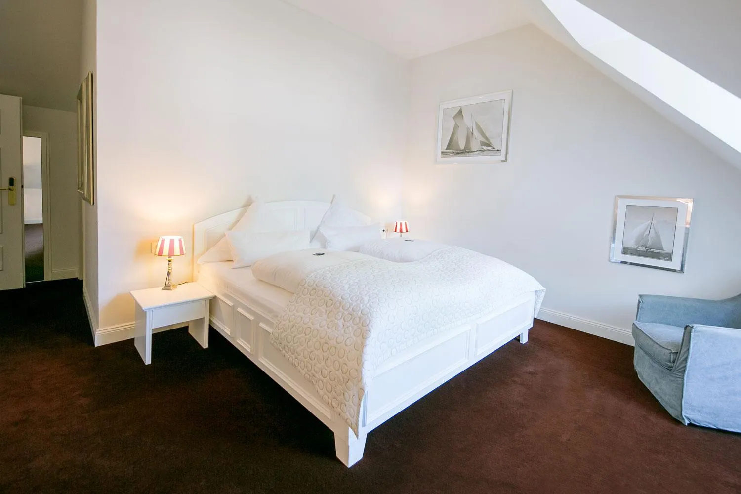 Bedroom, Bed in Schloss Hotel Burgbrohl