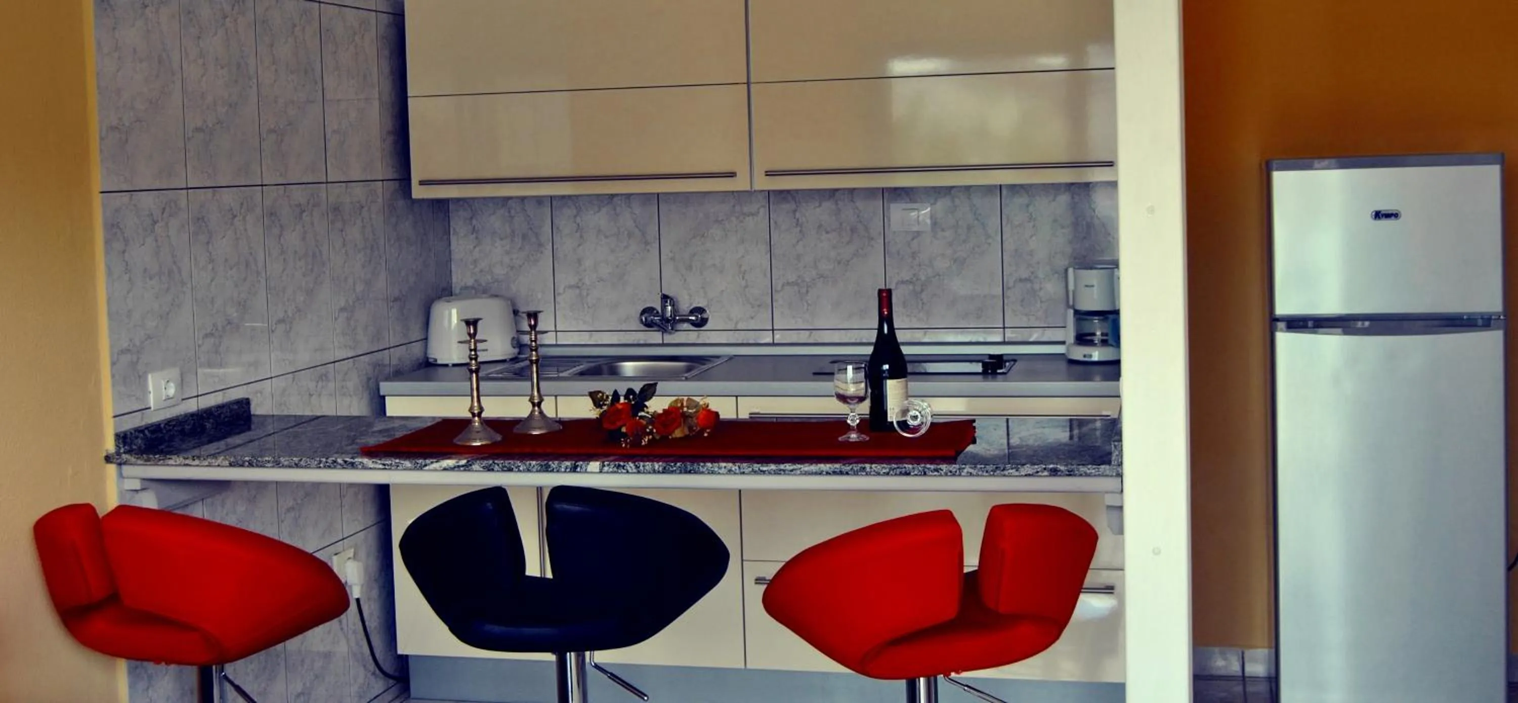 Communal kitchen in Aparthotel MONTERREY