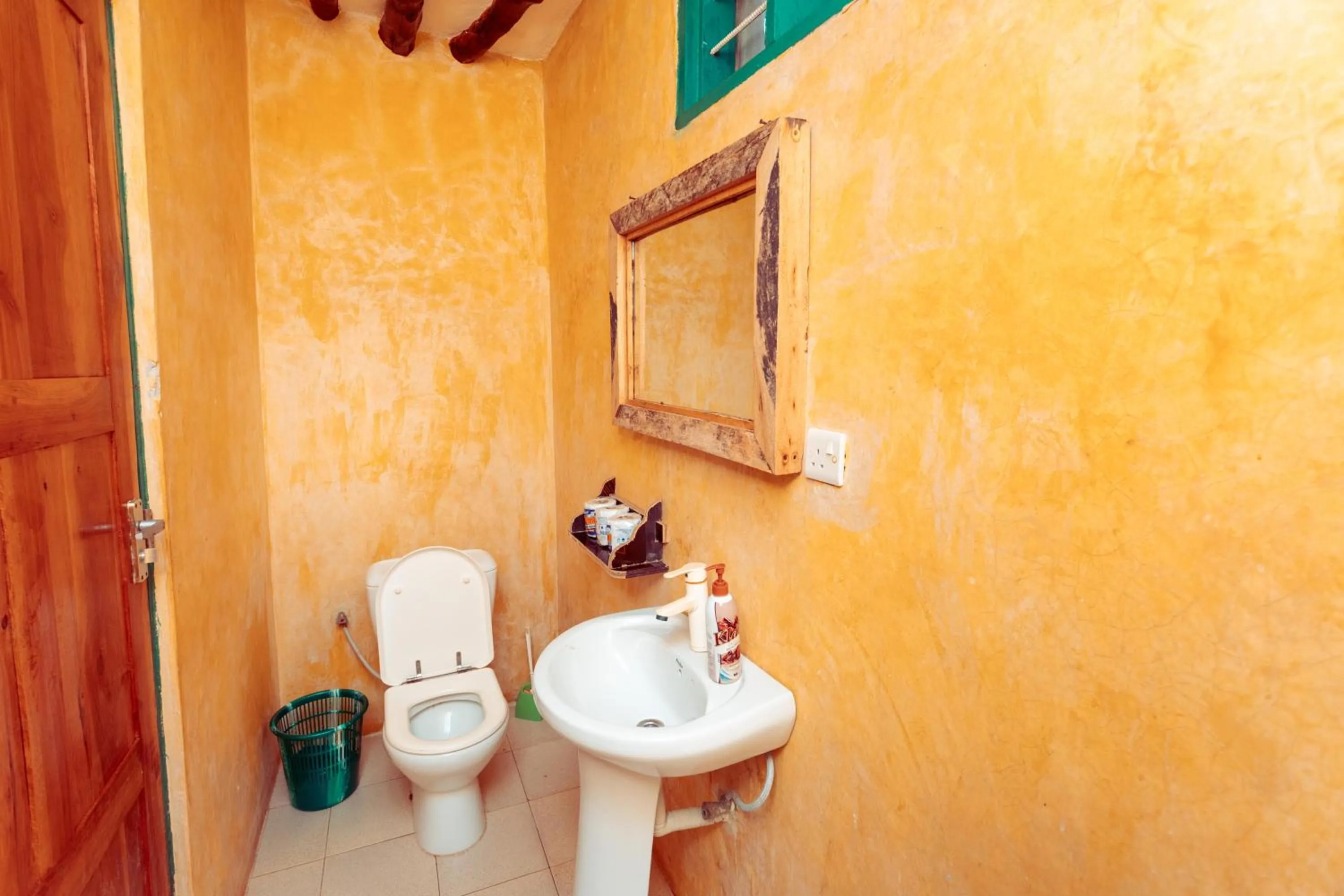 Shower in Demani Lodge Zanzibar