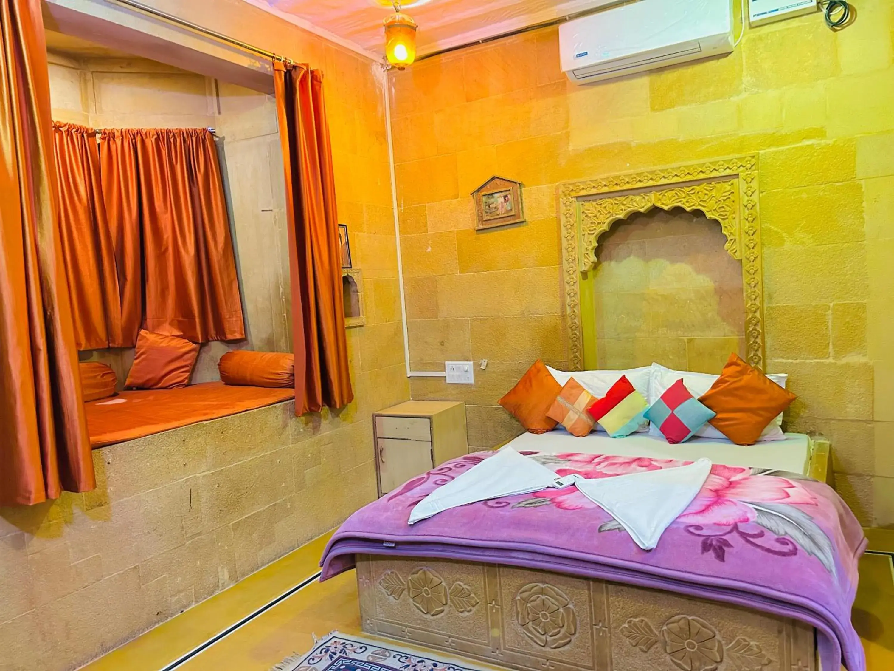 Bed in Hotel Pol Haveli Jaisalmer Bed in Hotel Pol Haveli Jaisalmer