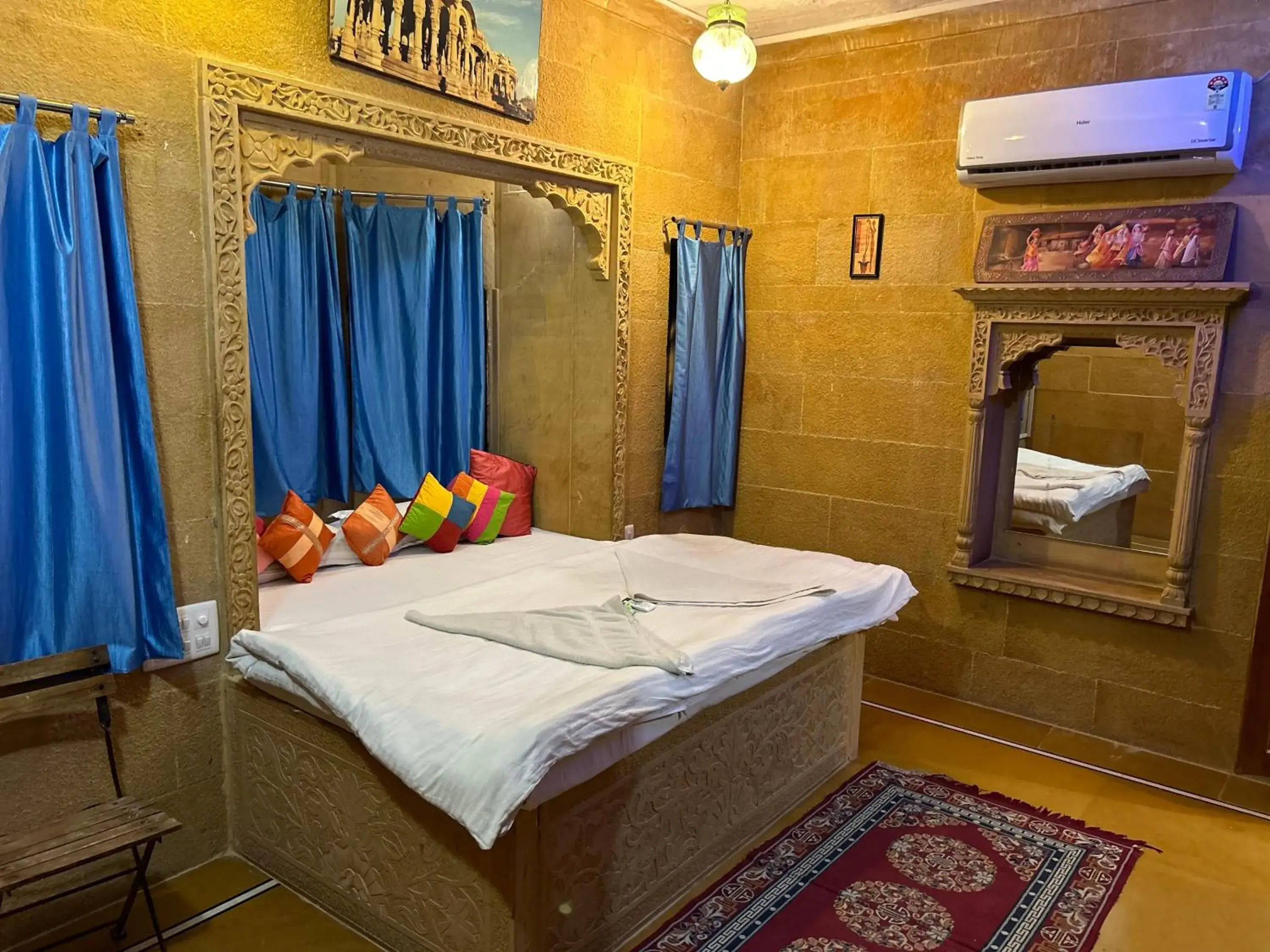 Bed in Hotel Pol Haveli Jaisalmer Bed in Hotel Pol Haveli Jaisalmer