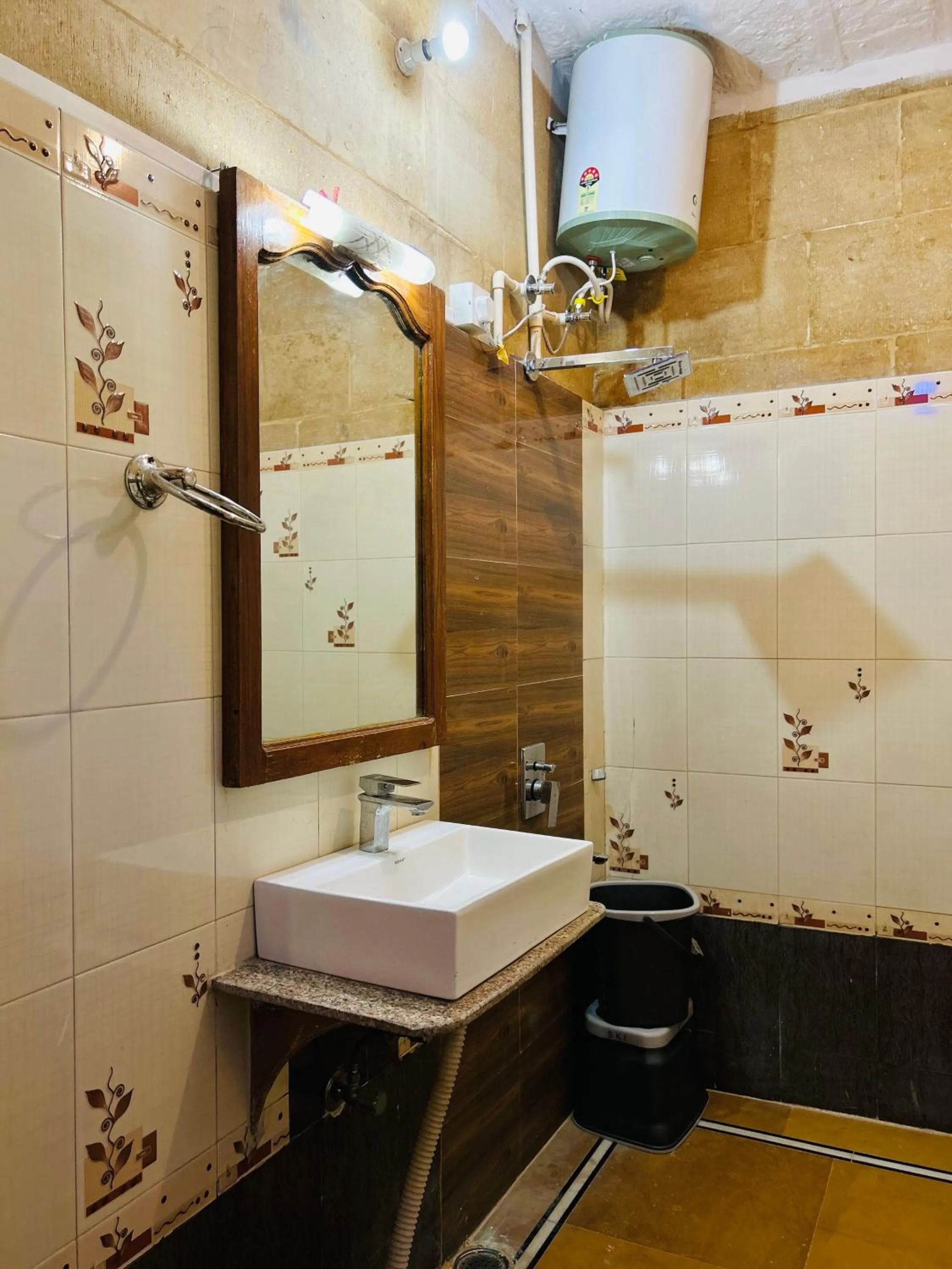 Shower in Hotel Pol Haveli Jaisalmer