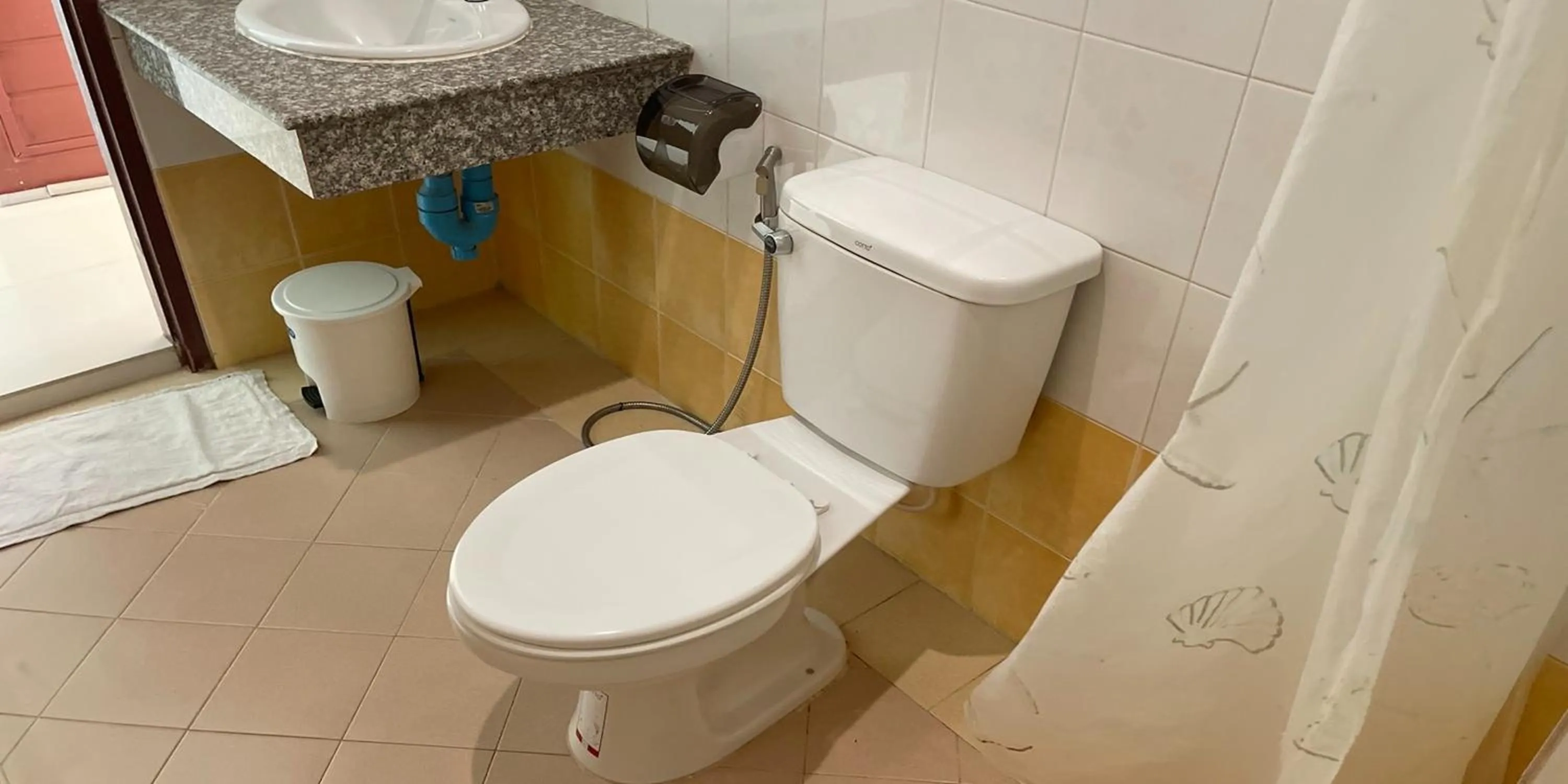 Toilet in Yellow Tique Hotel