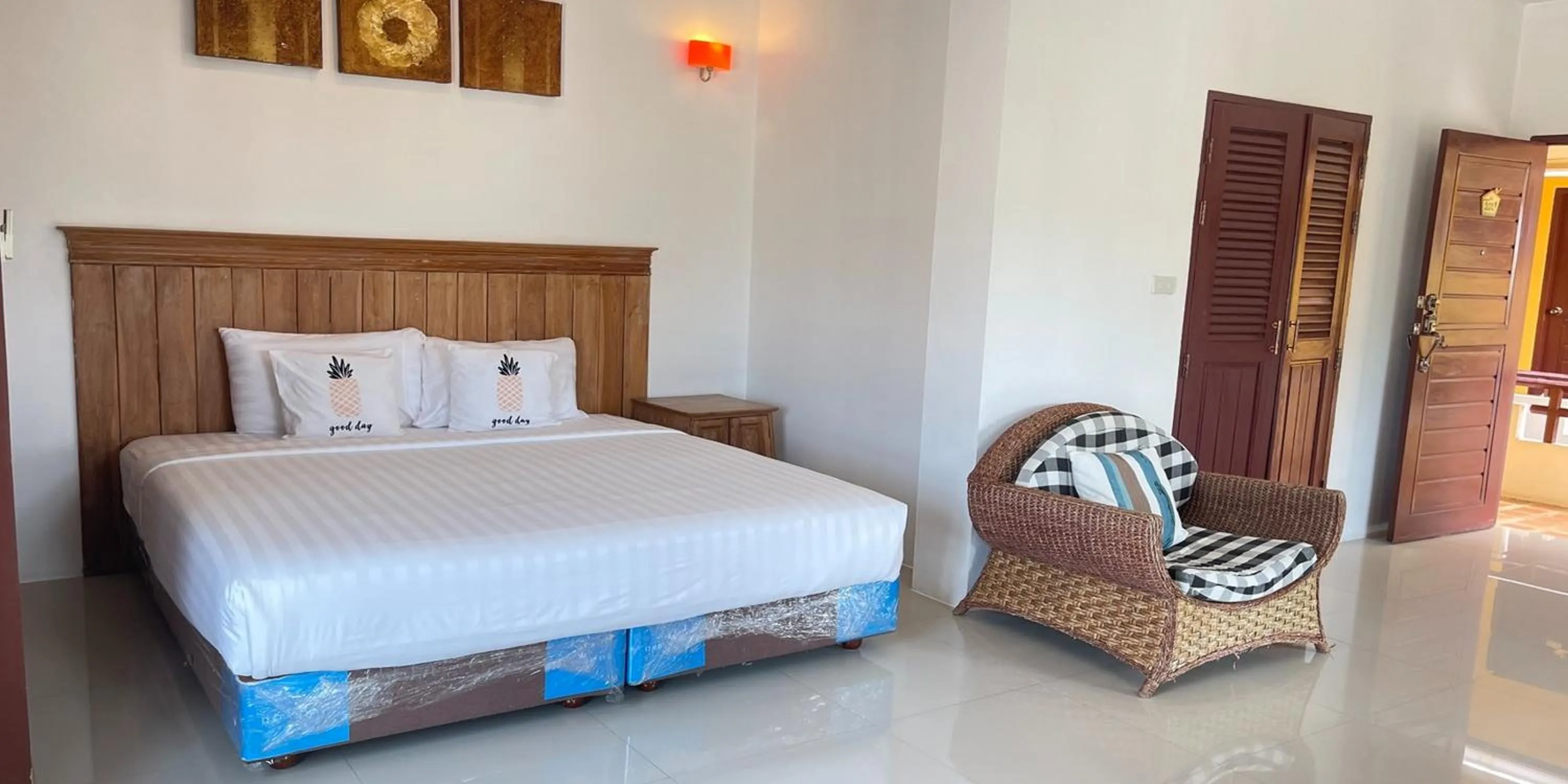 Bed in Yellow Tique Hotel