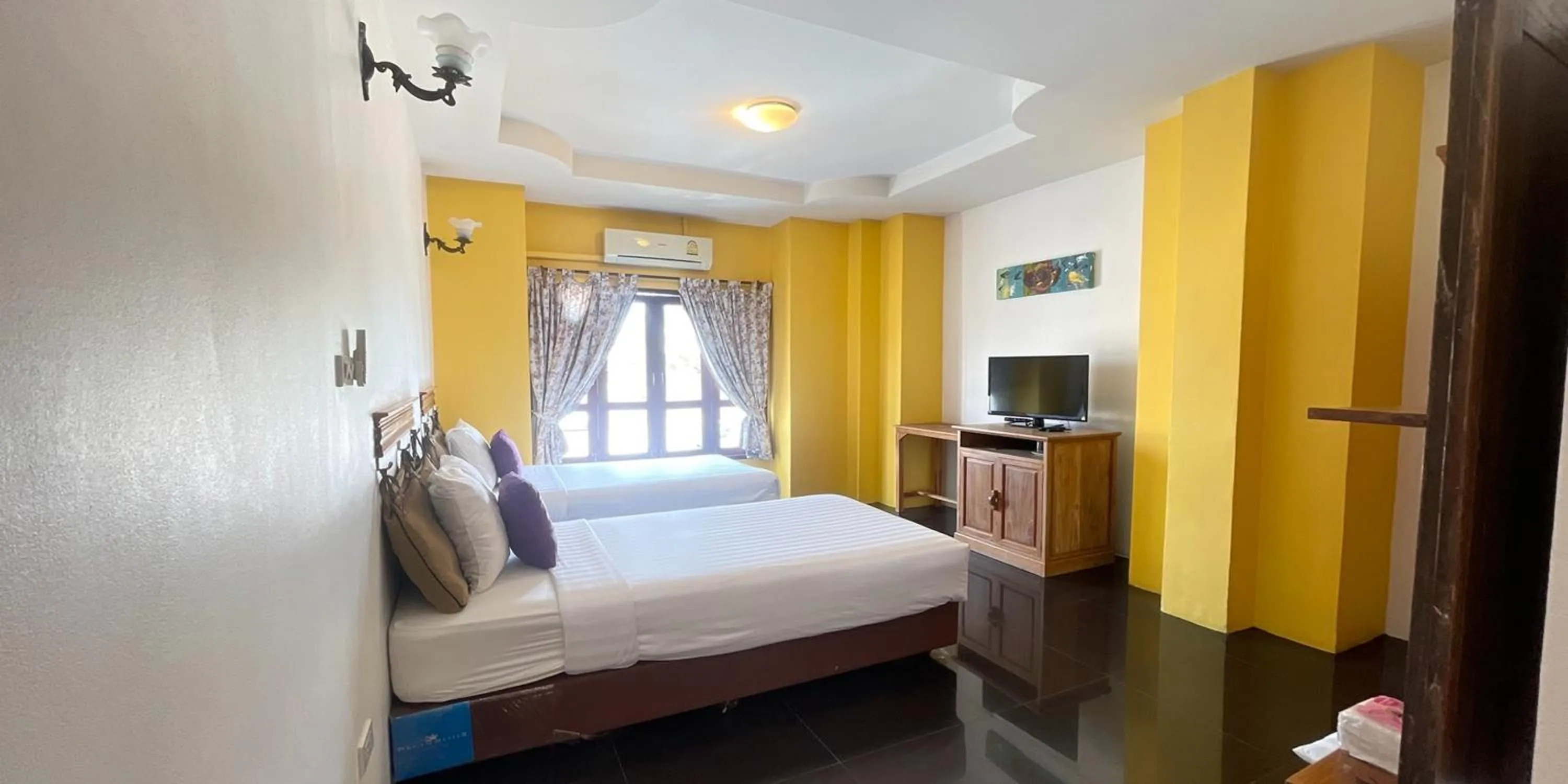 Bed in Yellow Tique Hotel