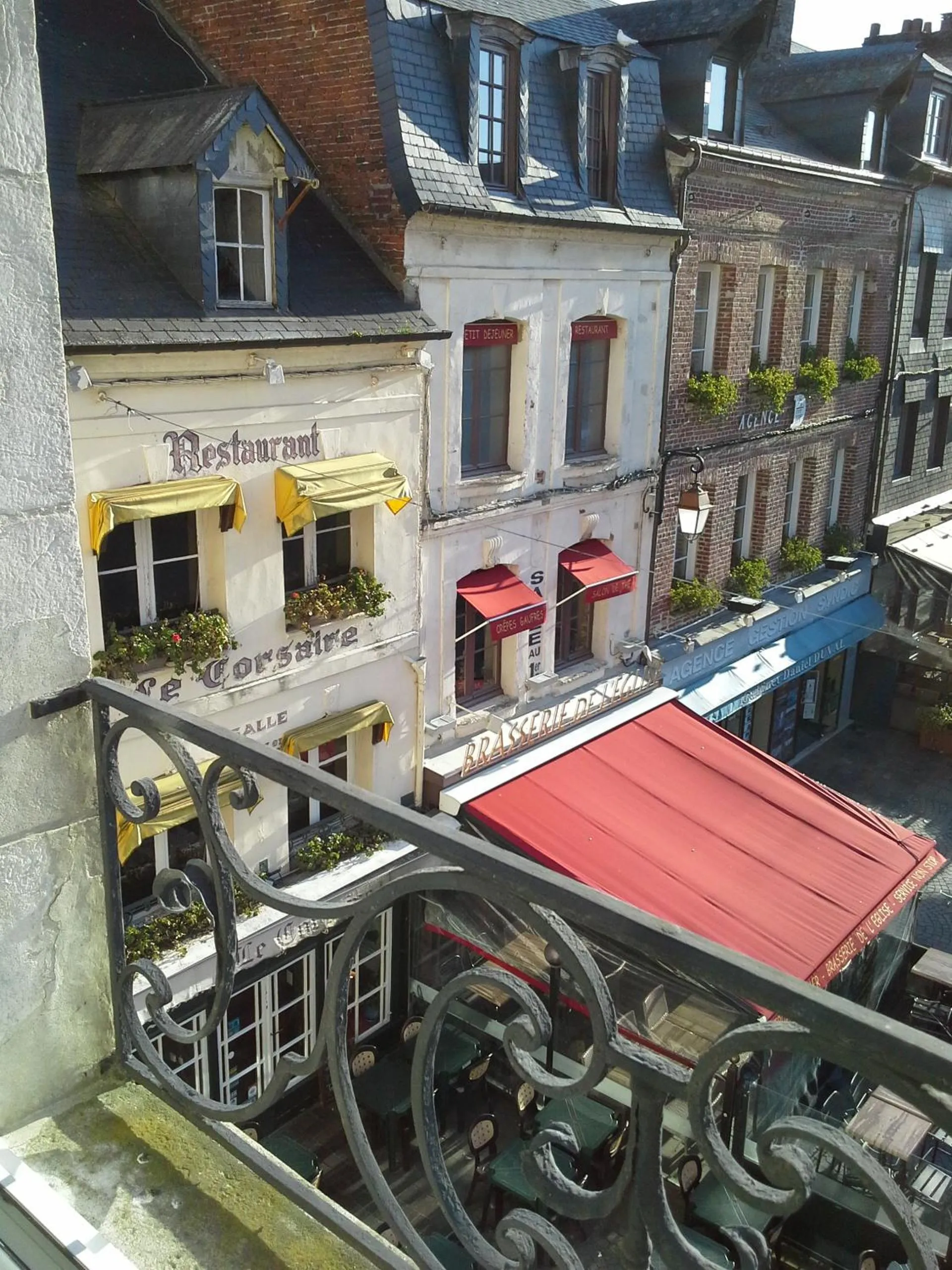 Landmark view in Mansion Victorine
