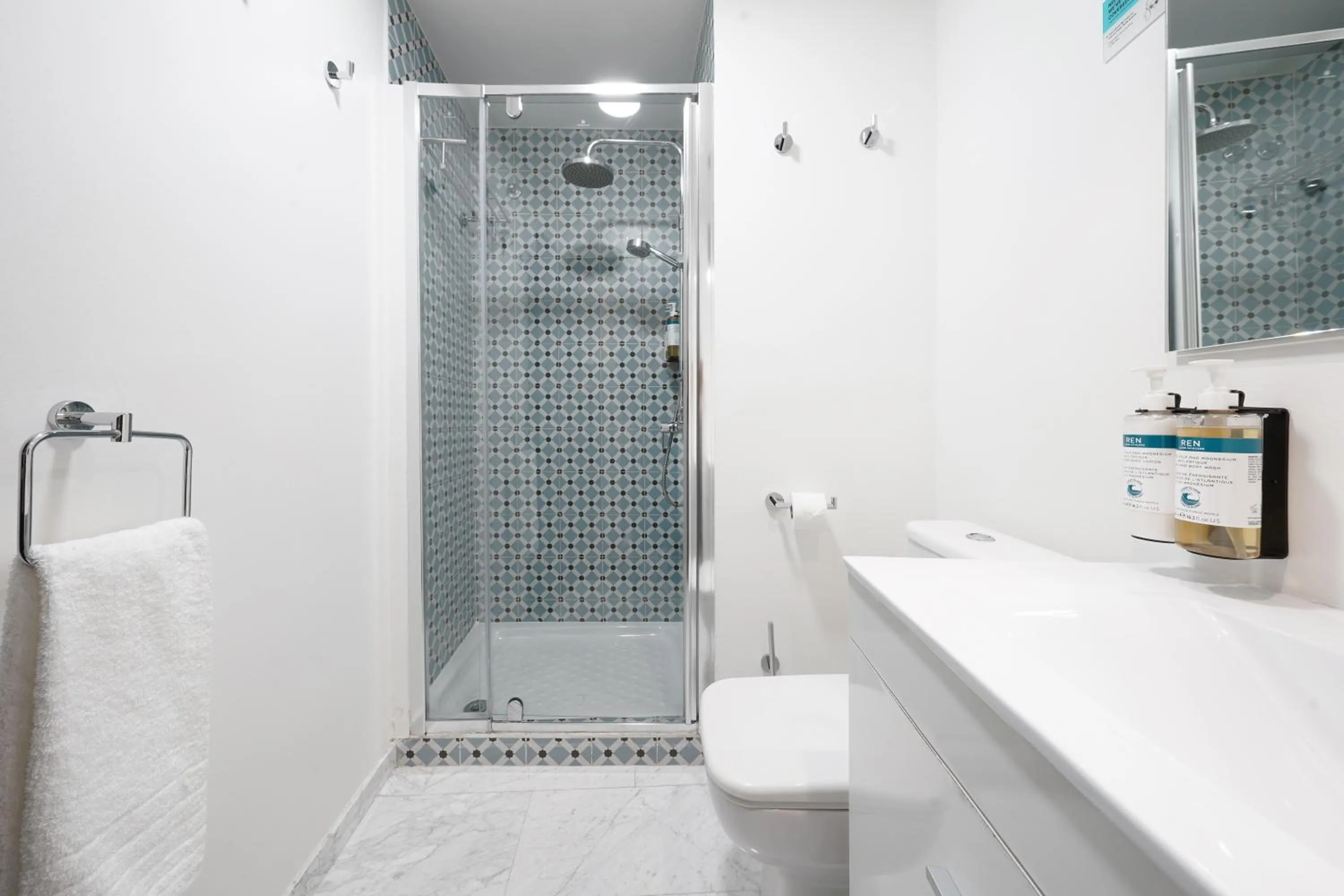 Bathroom in Numa Seville Alegre