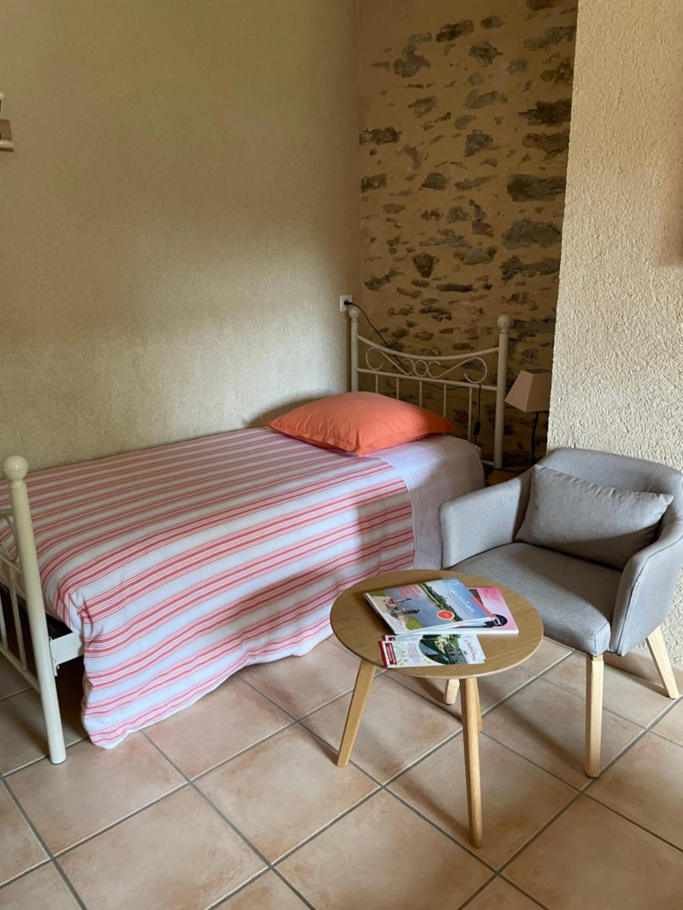 Bedroom, Bed in Le Moulin de Drapras