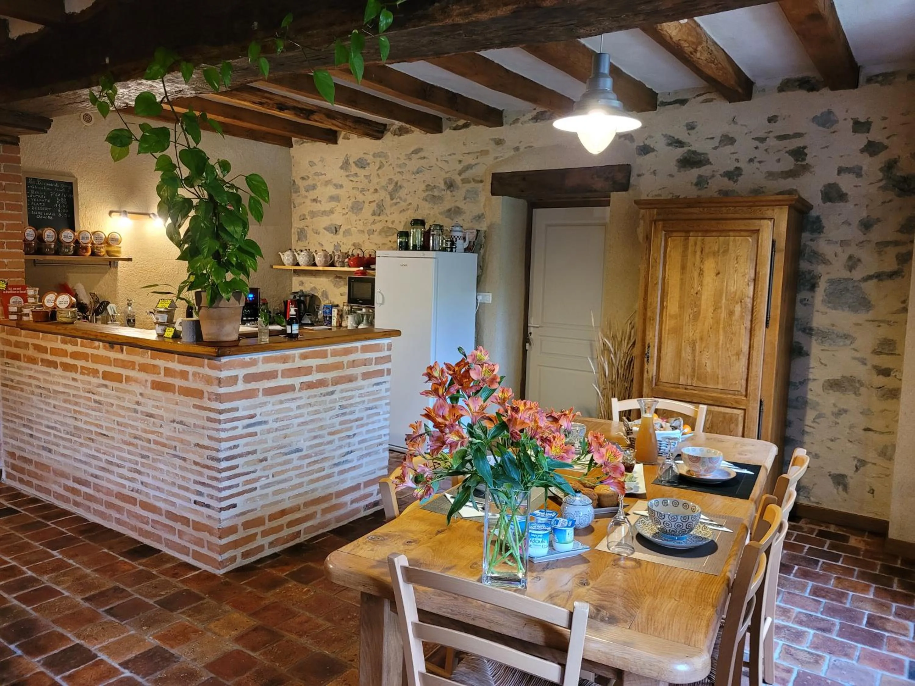Dining area in Le Moulin de Drapras
