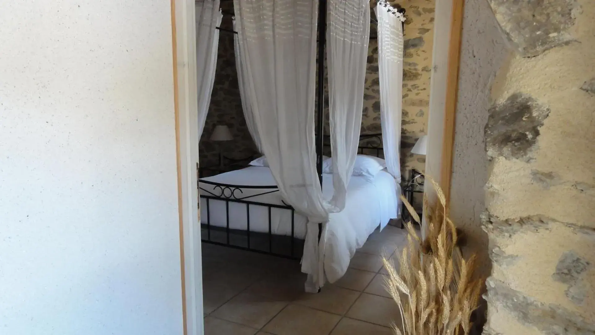 Double Room with Garden View - single occupancy in Le Moulin de Drapras Double Room with Garden View - single occupancy in Le Moulin de Drapras