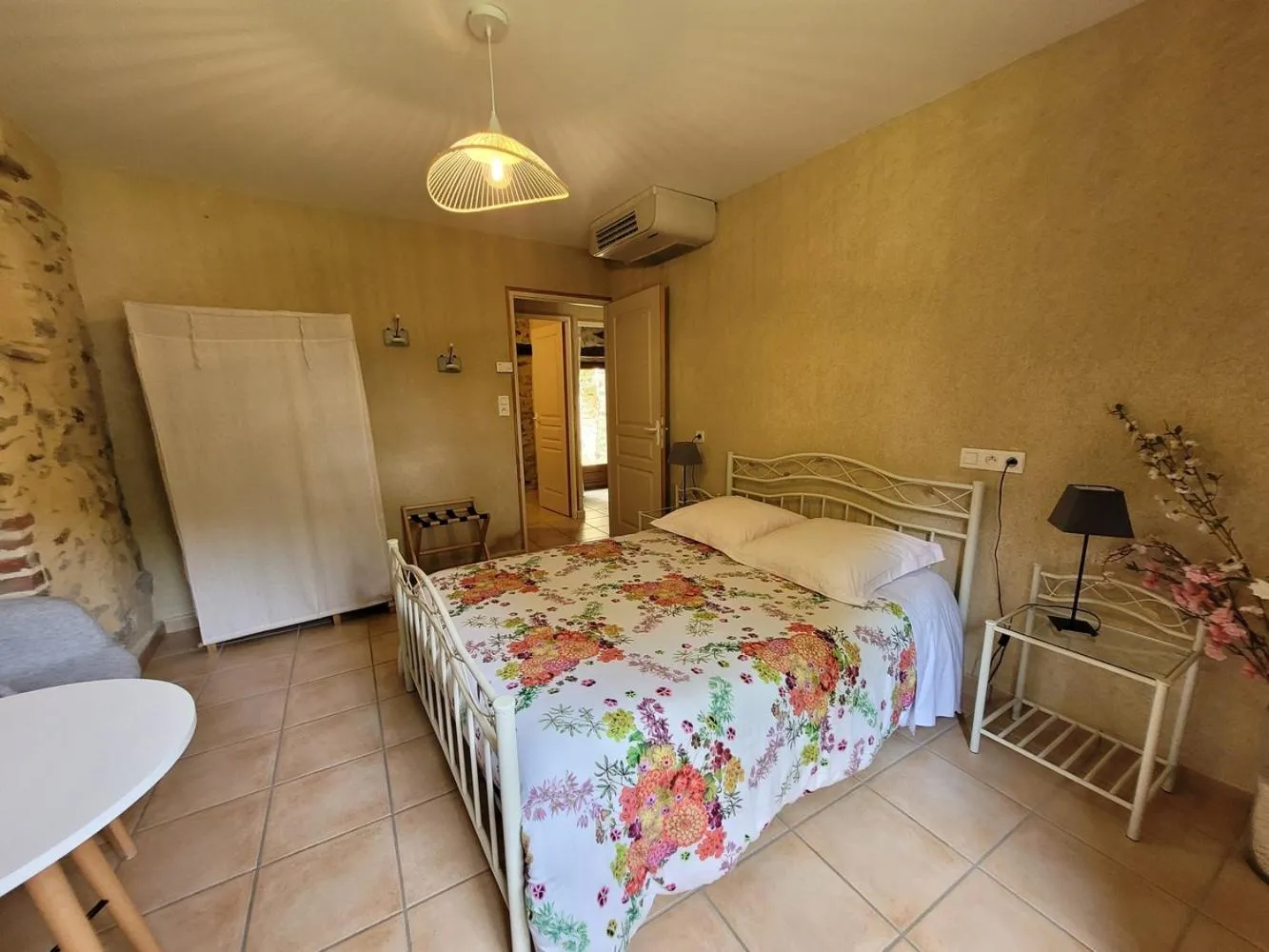 Photo of the whole room, Bed in Le Moulin de Drapras