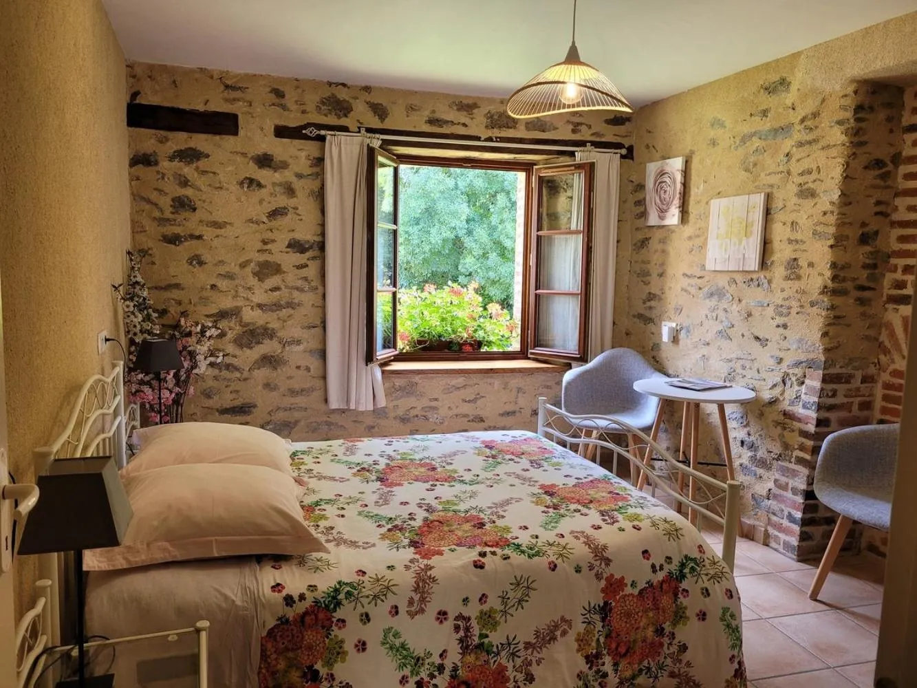 Bedroom, Bed in Le Moulin de Drapras