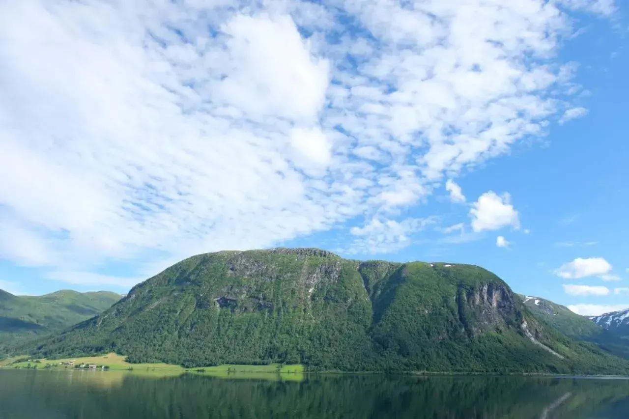 King Room with Lake View - single occupancy in Jølster Lake View King Room with Lake View - single occupancy in Jølster Lake View
