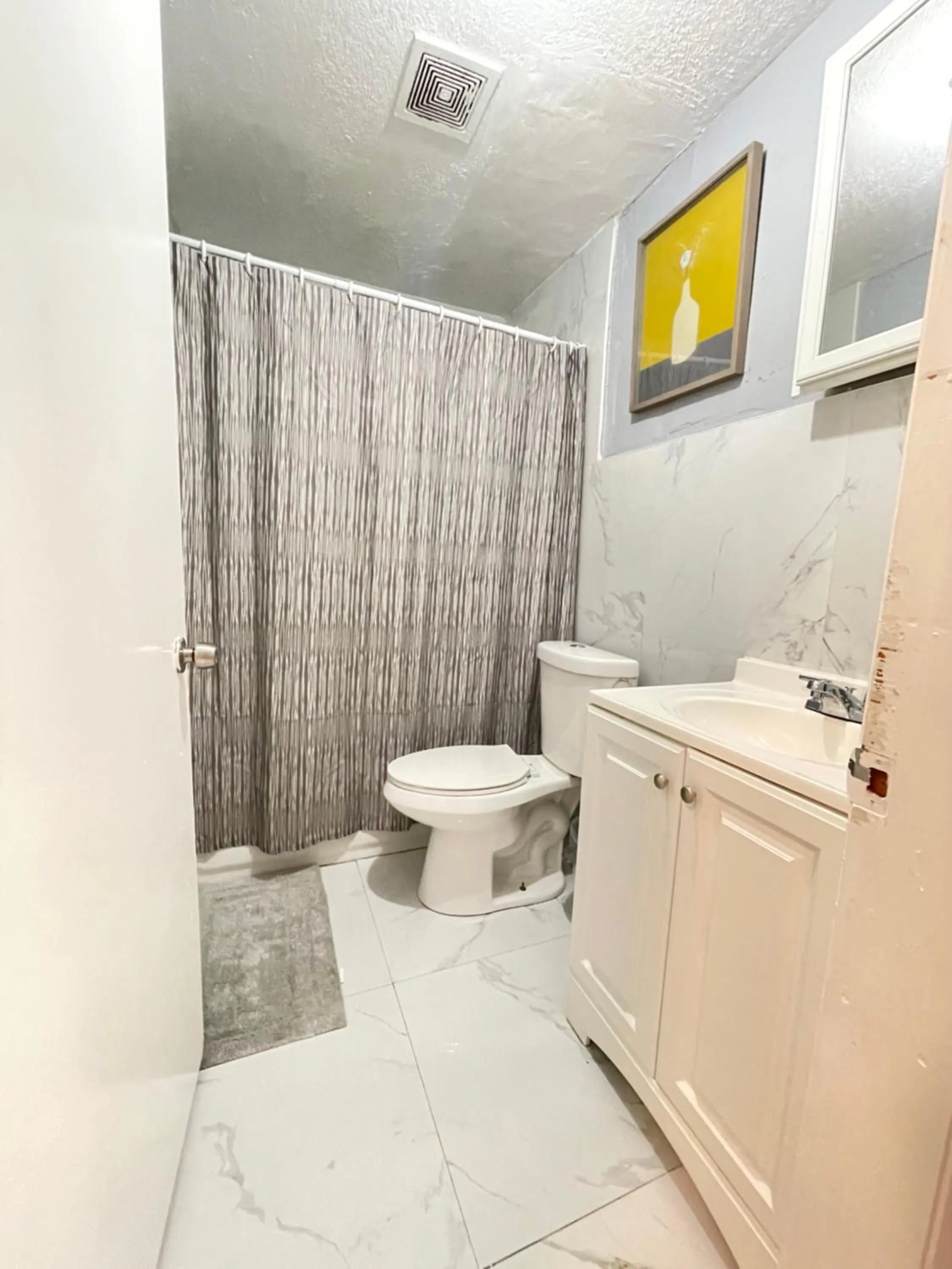 Bathroom in Graffiti Wynwood