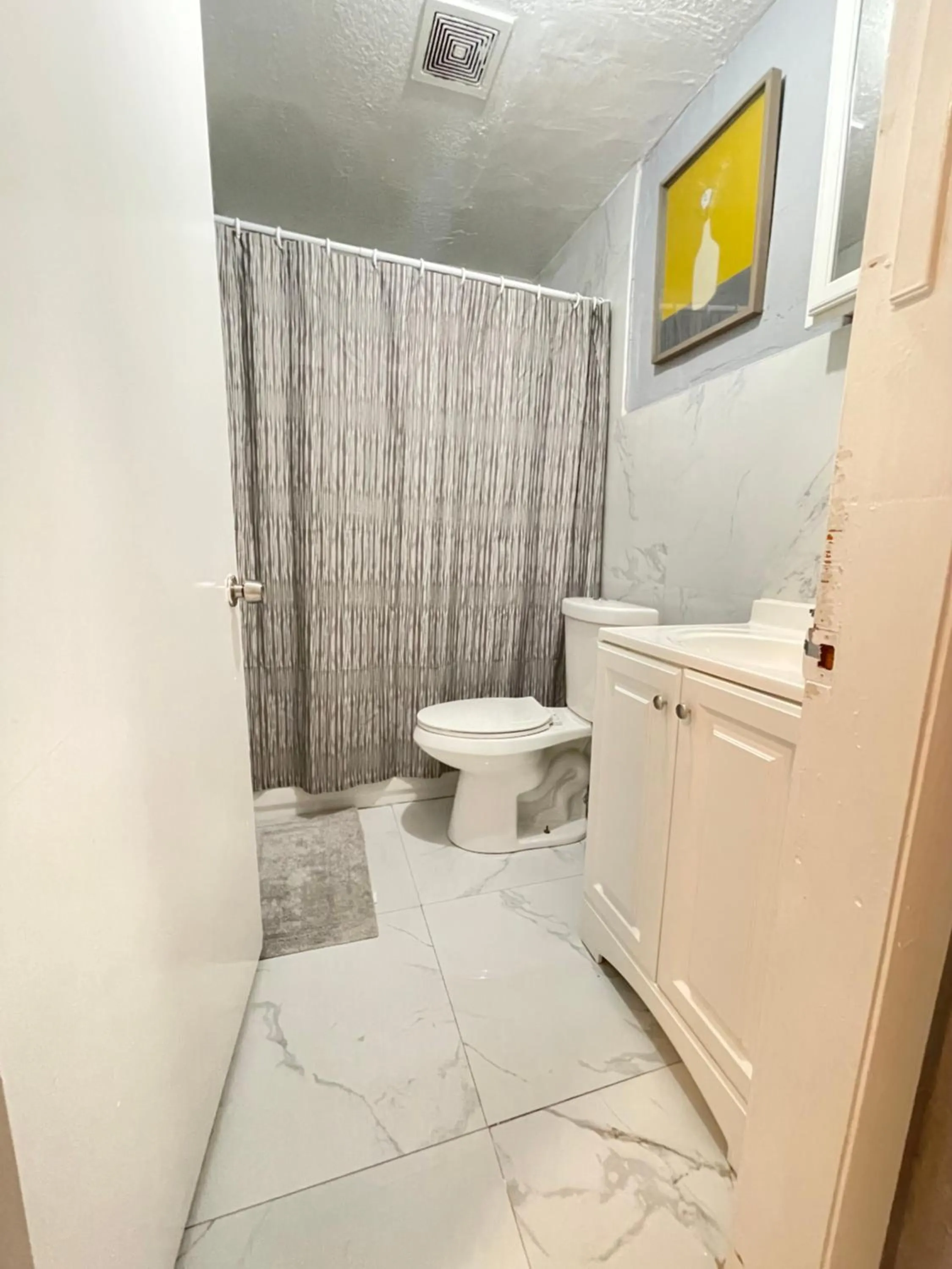 Bathroom in Graffiti Wynwood