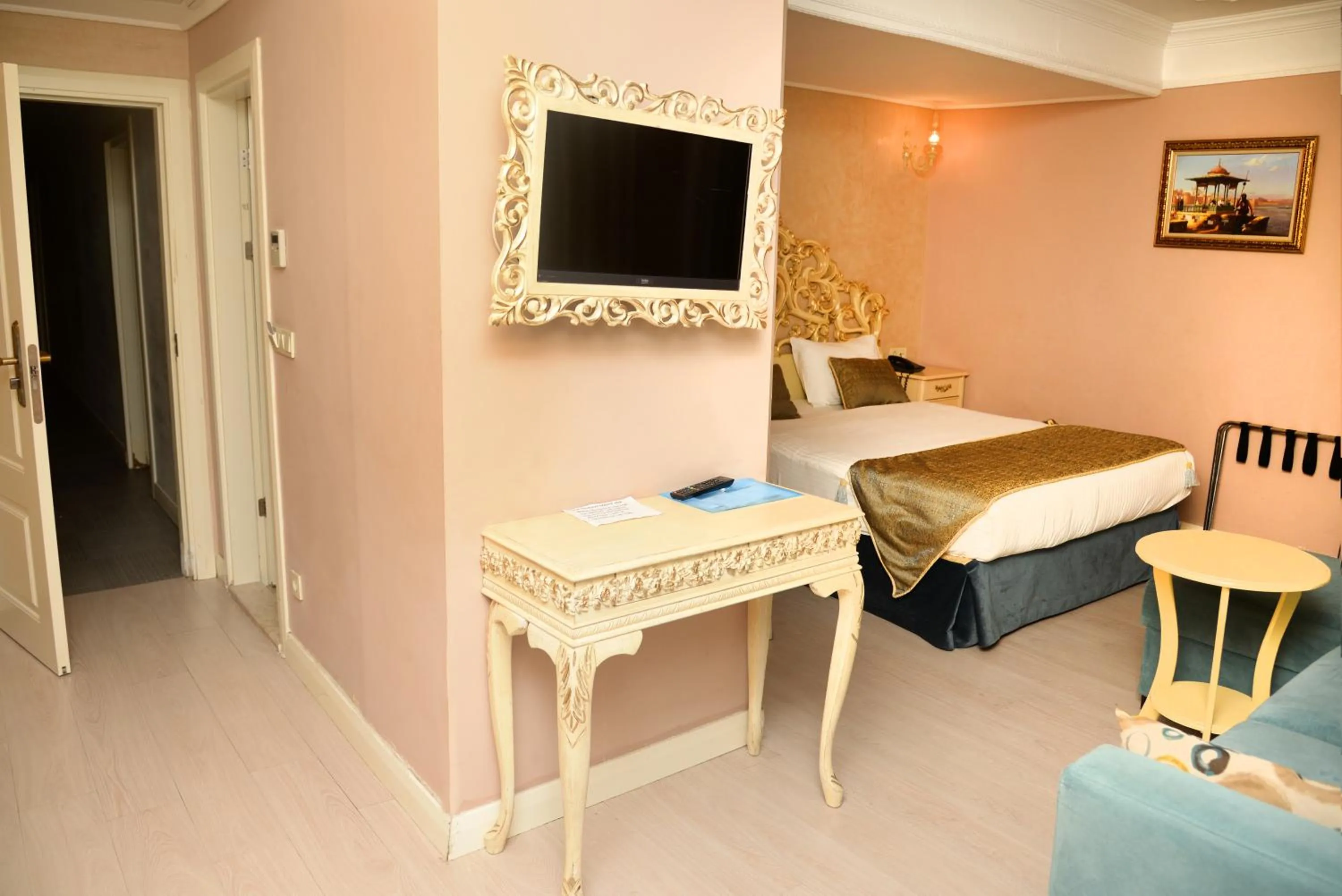 Property building, Bed in Edibe Sultan Hotel