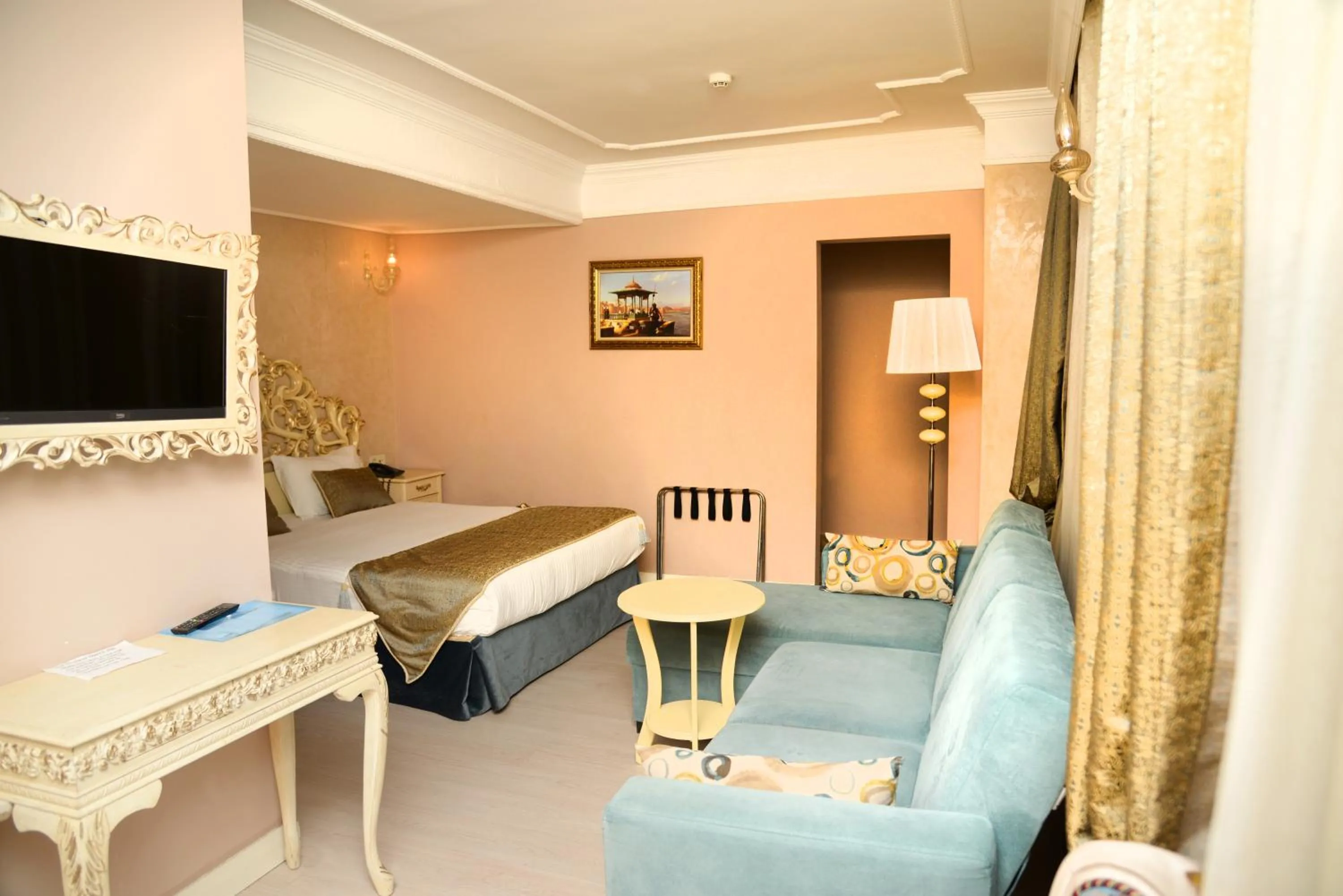 Property building, Bed in Edibe Sultan Hotel