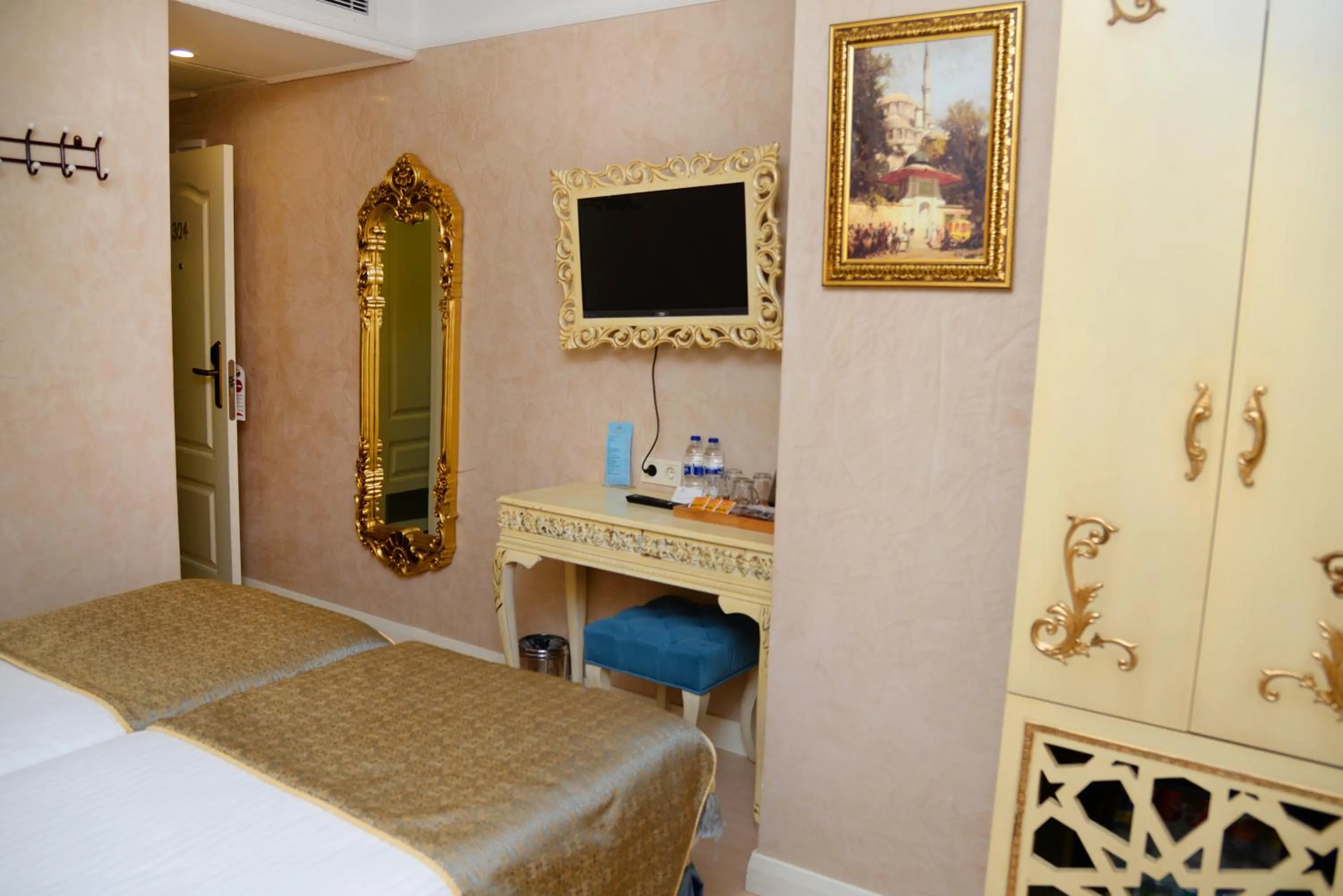 Property building, Bed in Edibe Sultan Hotel