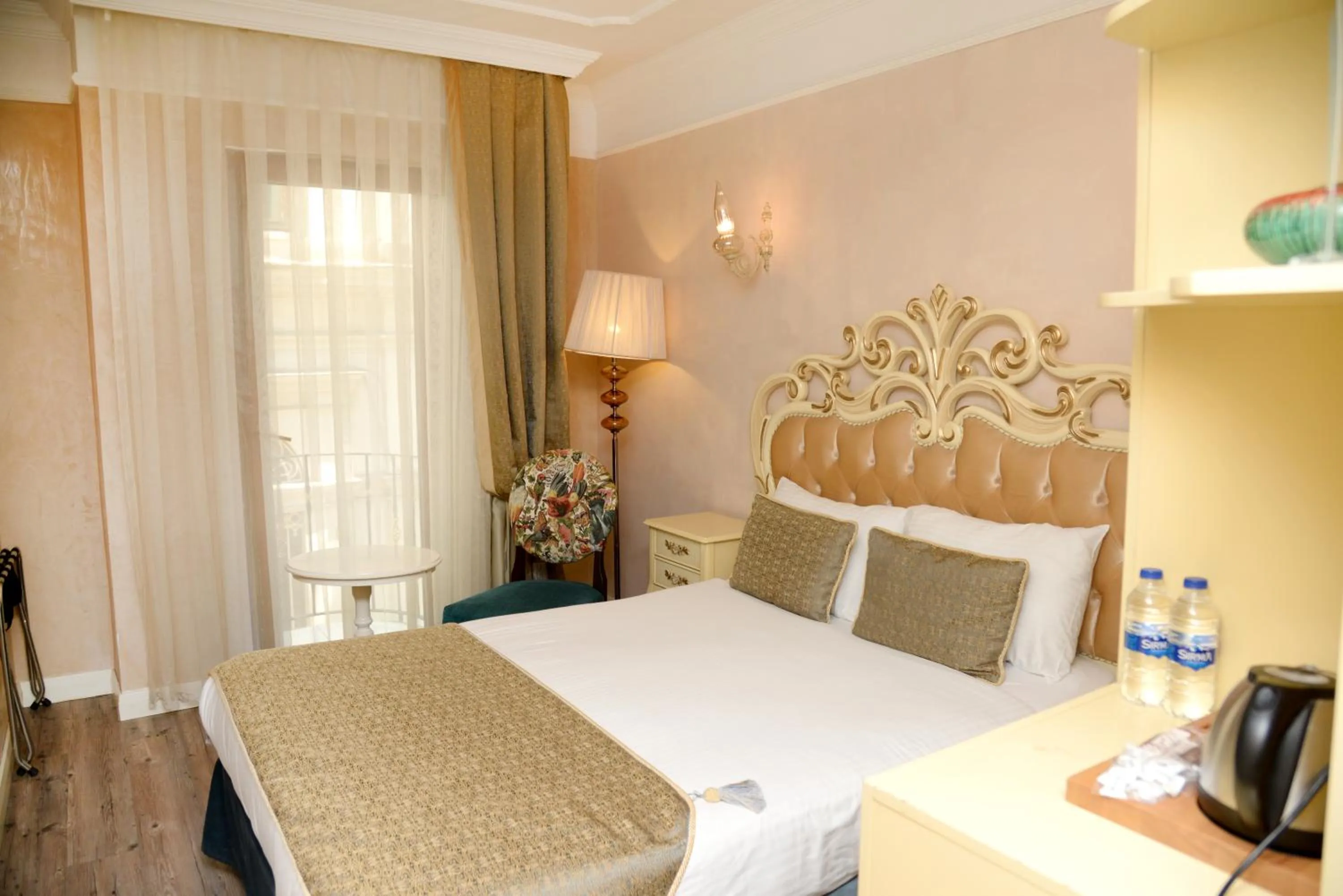 Property building, Bed in Edibe Sultan Hotel