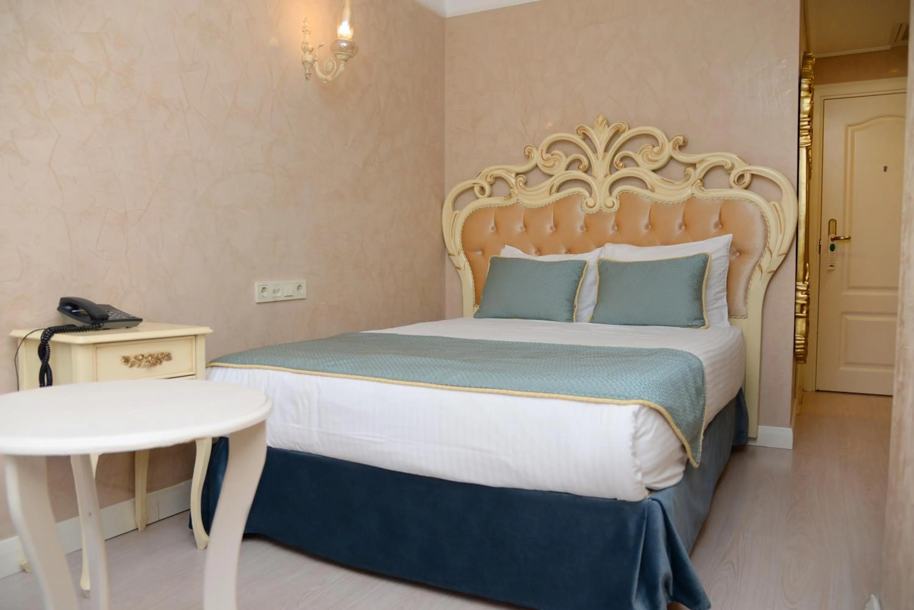 Property building, Bed in Edibe Sultan Hotel