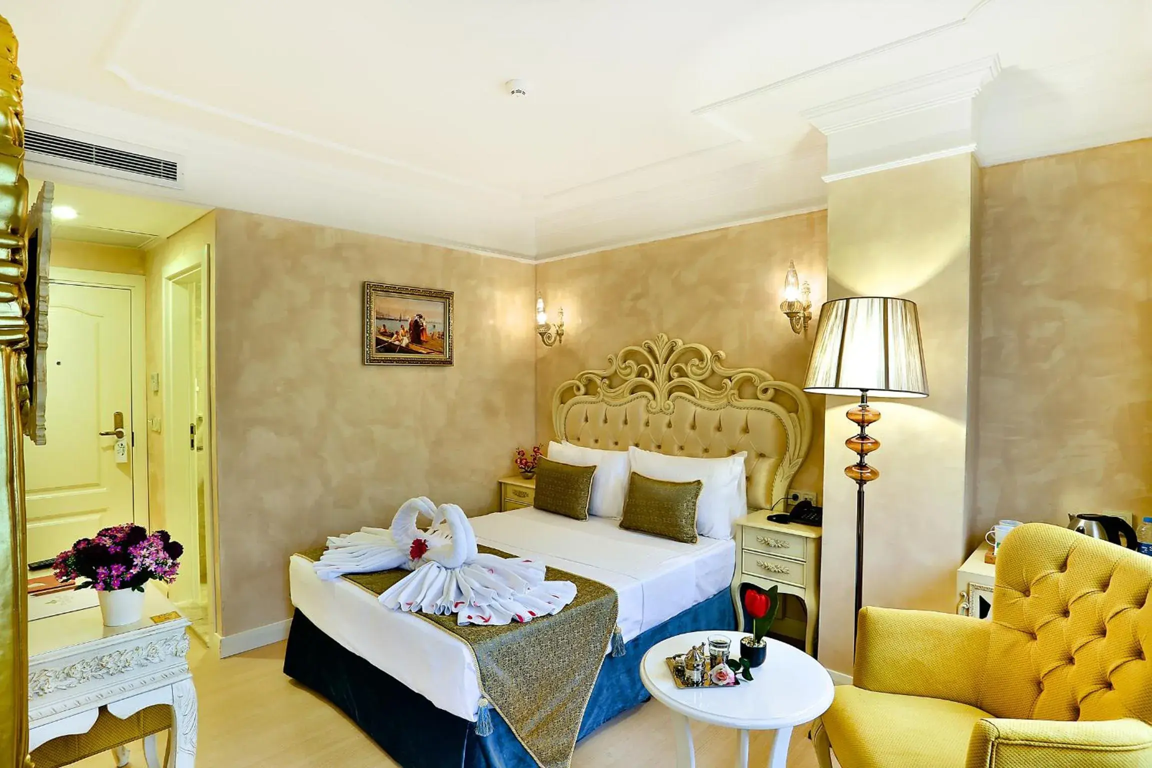 Bedroom, Bed in Edibe Sultan Hotel Bedroom, Bed in Edibe Sultan Hotel