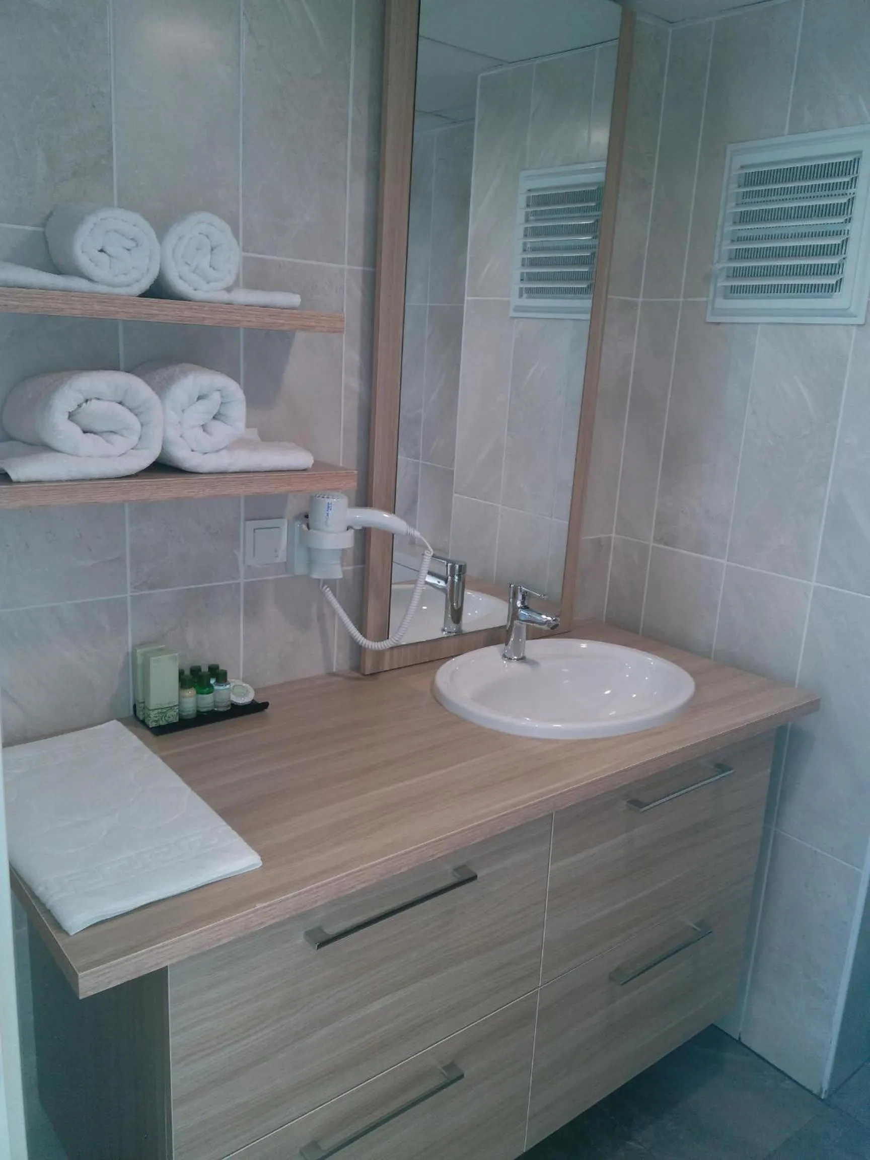 Bathroom in KAT11