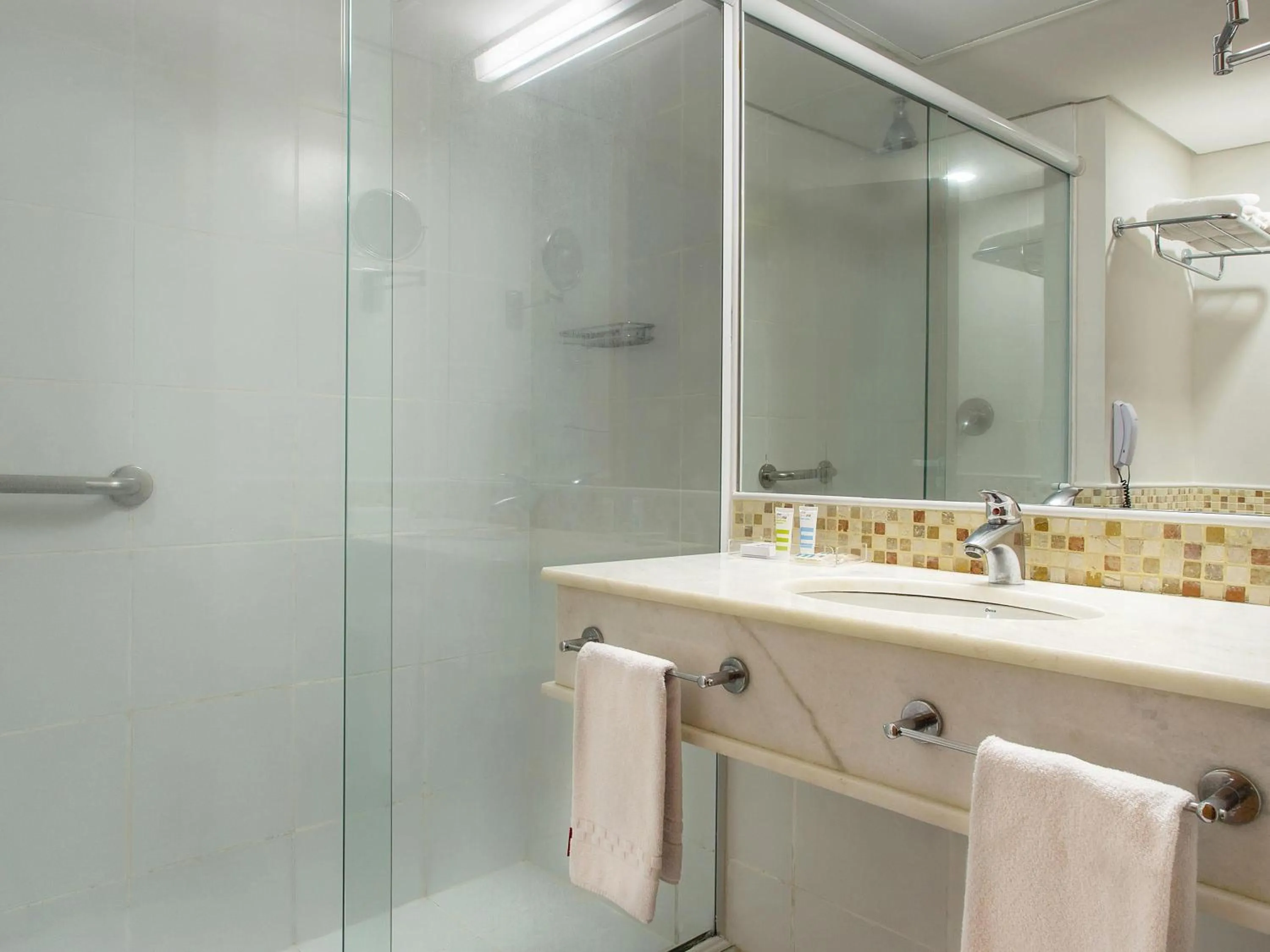 Bedroom in Mercure Salvador Rio Vermelho