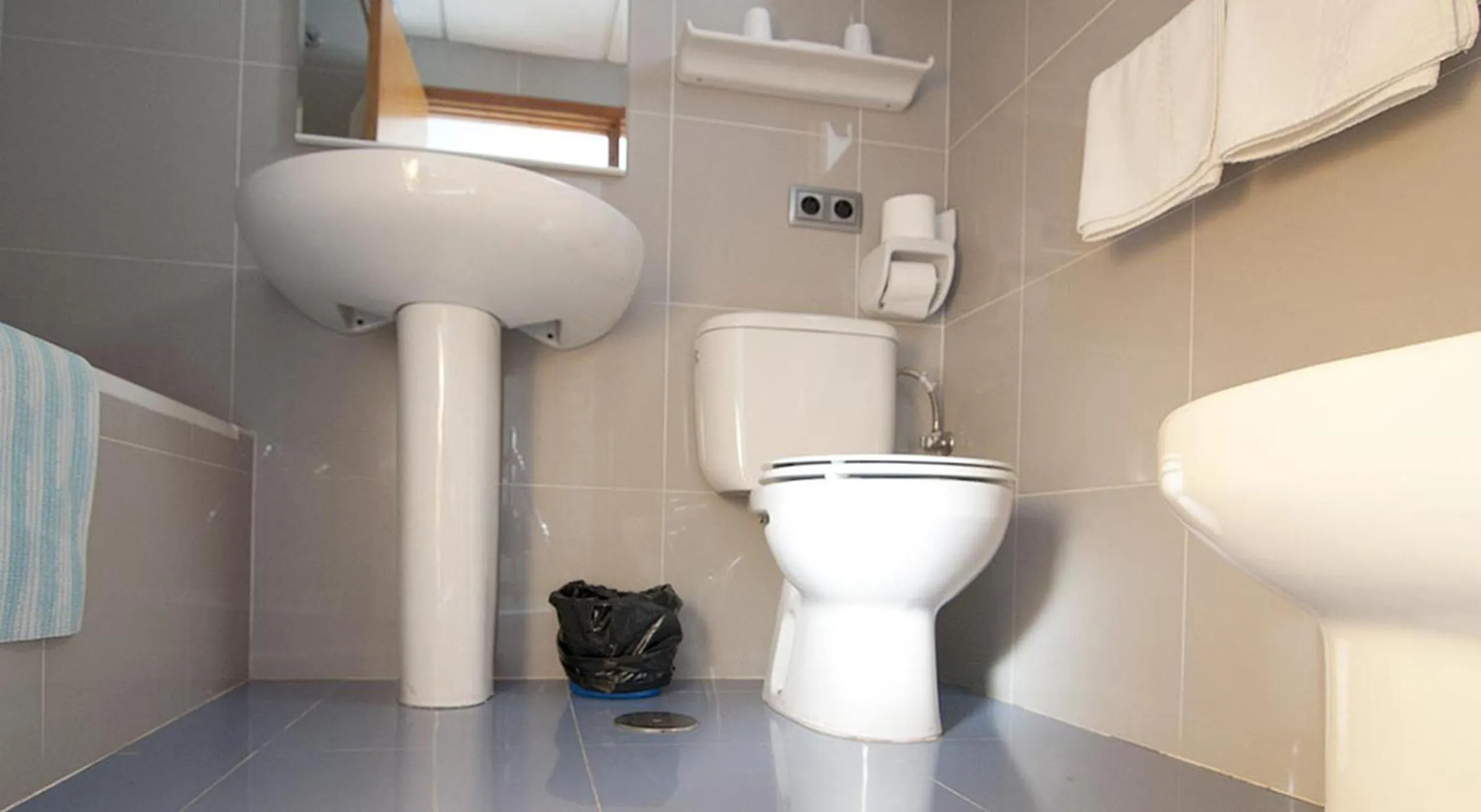 Bathroom in Apartamentos Costamar II