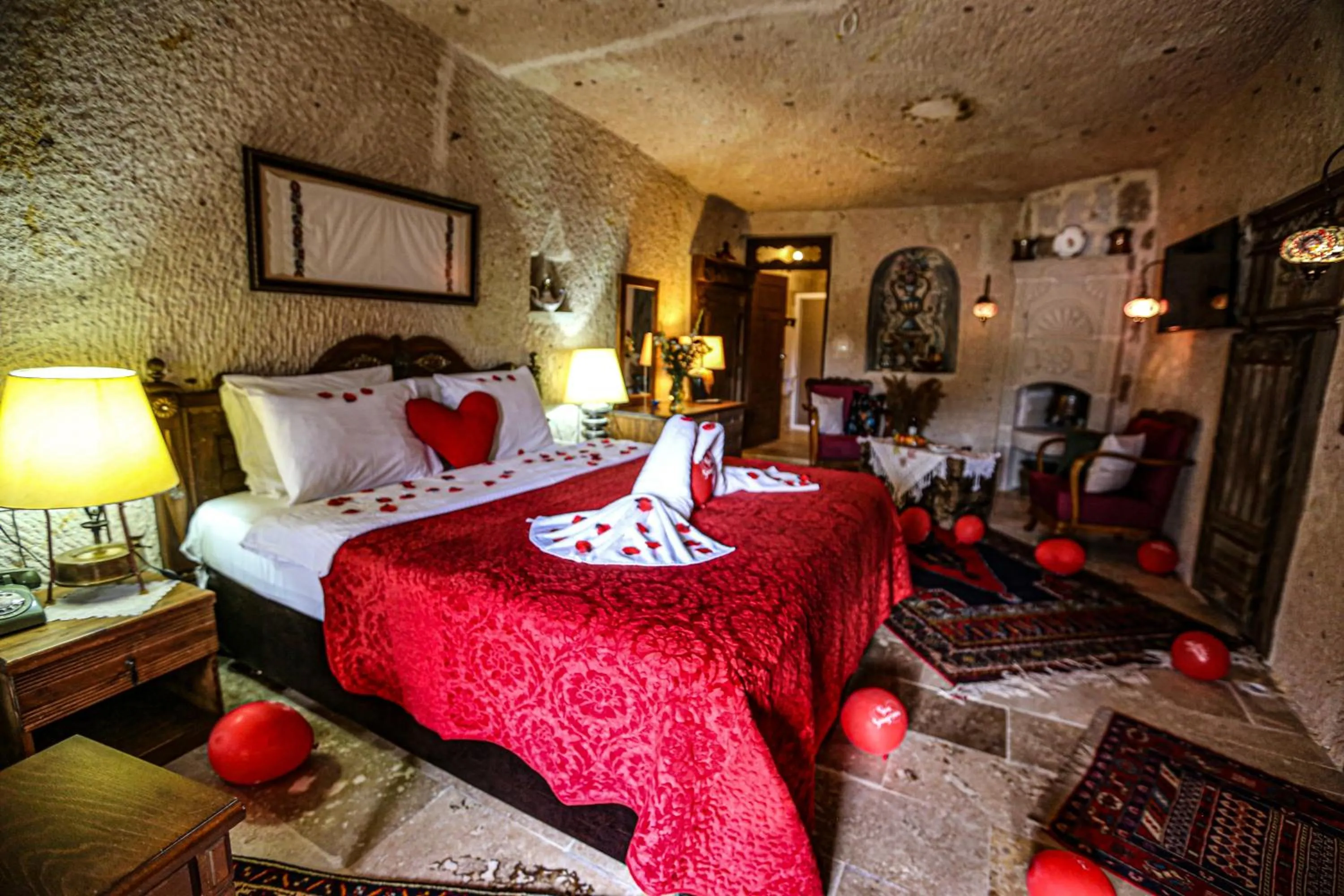 Photo of the whole room, Bed in Turkish Cave House