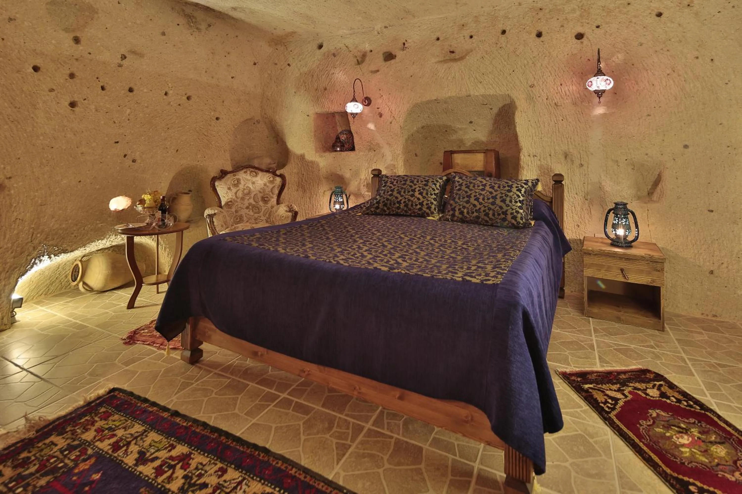 Photo of the whole room, Bed in Turkish Cave House