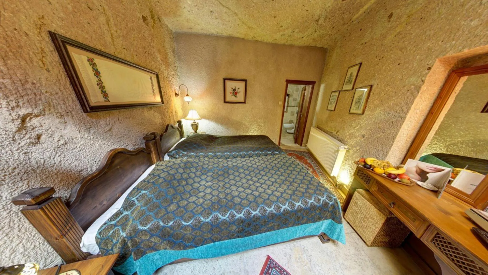 Photo of the whole room, Bed in Turkish Cave House