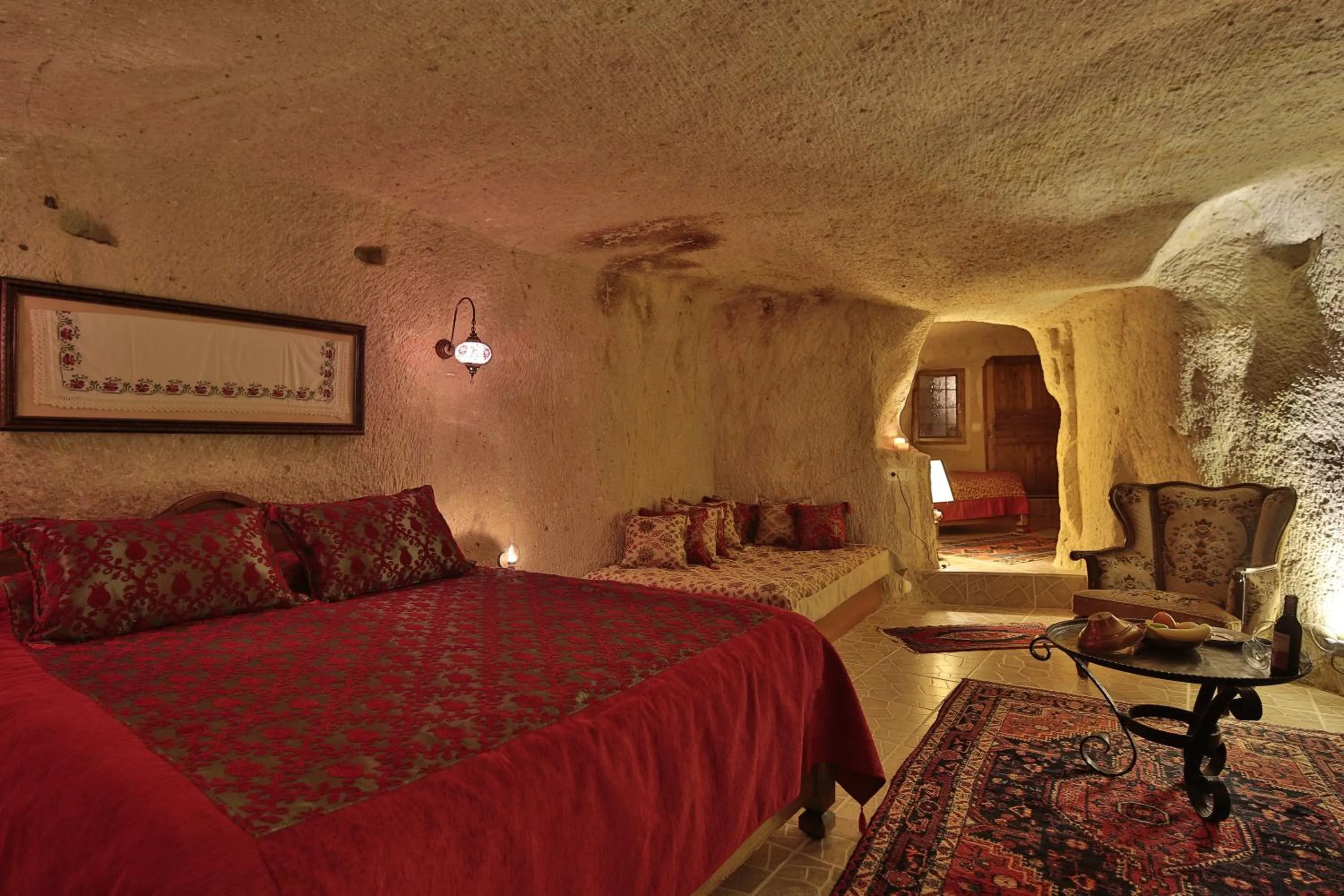 Photo of the whole room, Bed in Turkish Cave House