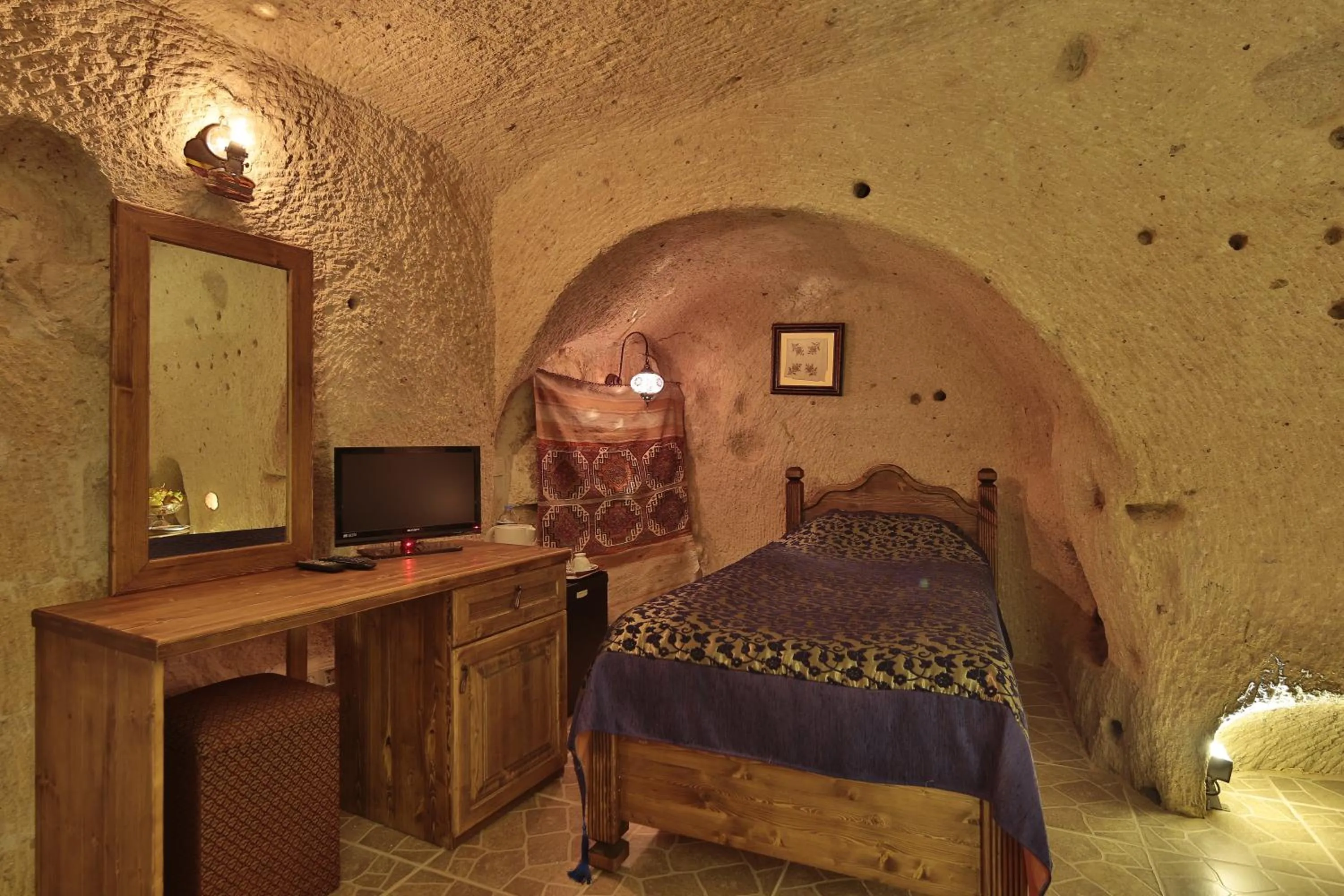 Photo of the whole room, Bed in Turkish Cave House