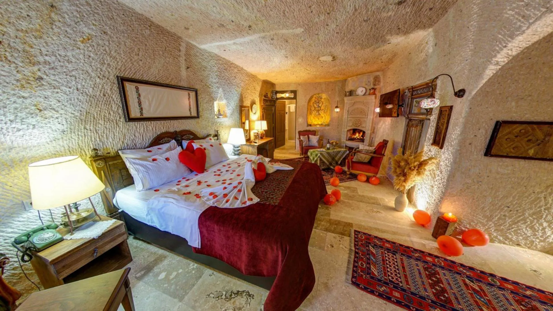 Photo of the whole room, Bed in Turkish Cave House
