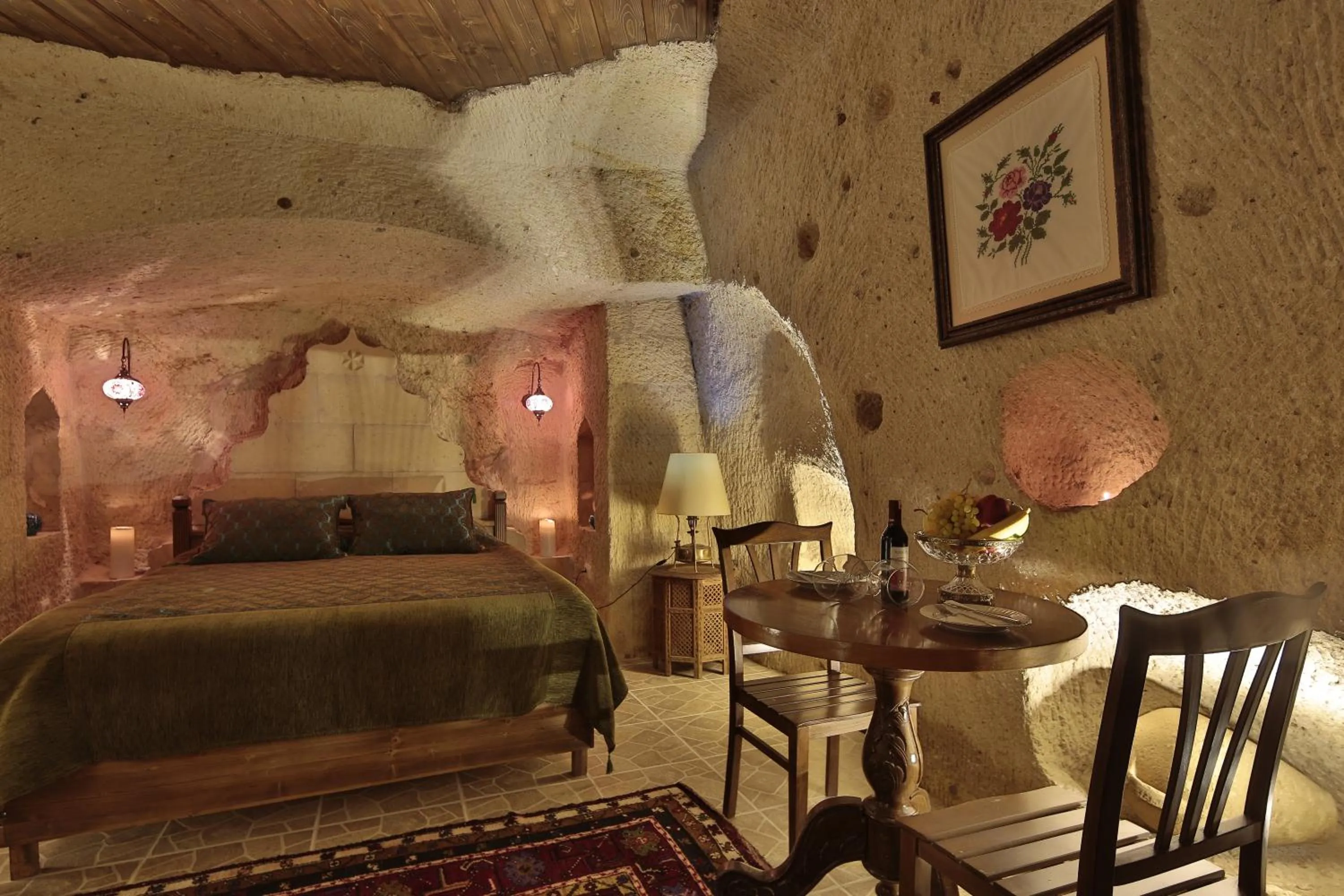 Photo of the whole room, Bed in Turkish Cave House
