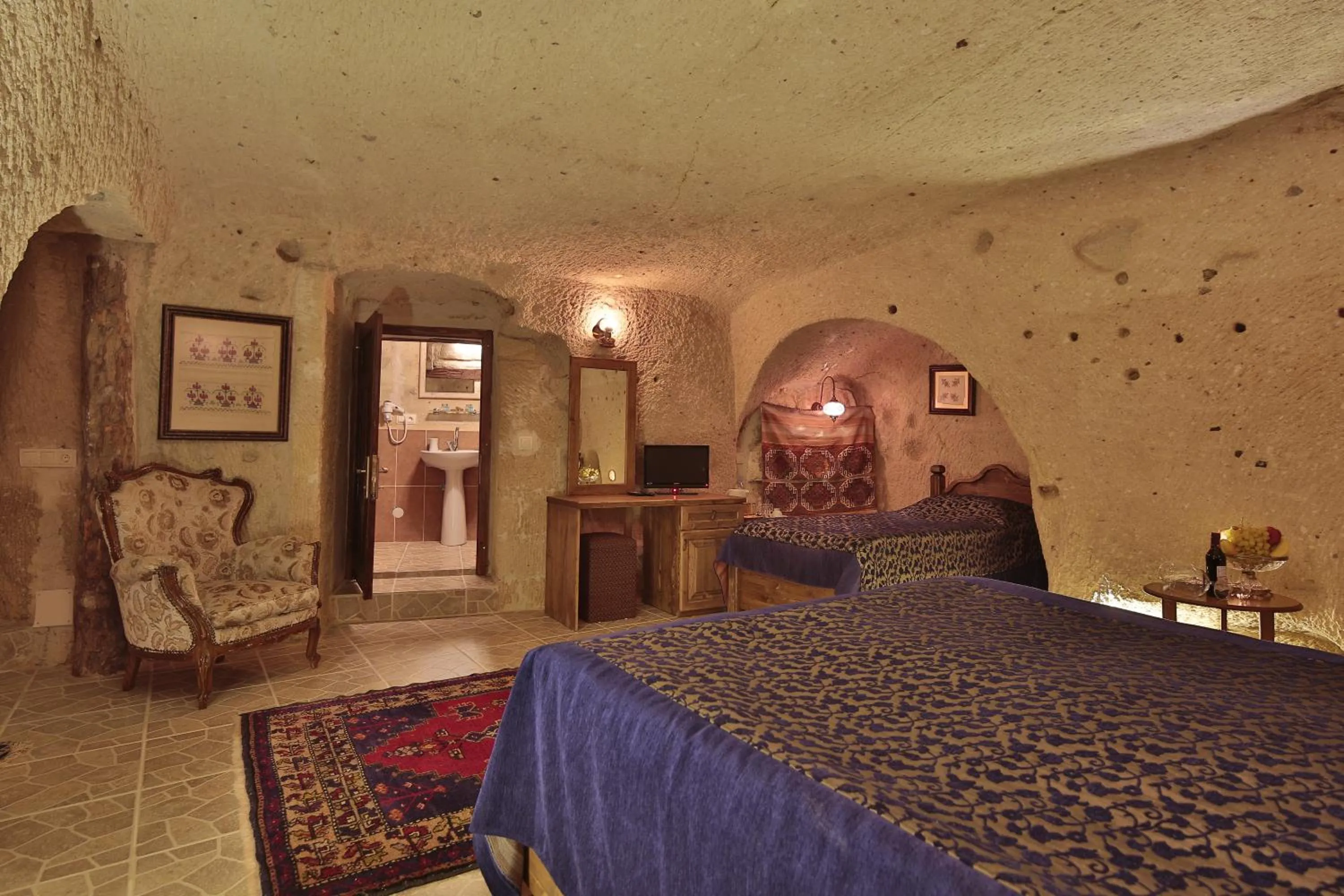 Photo of the whole room, Bed in Turkish Cave House