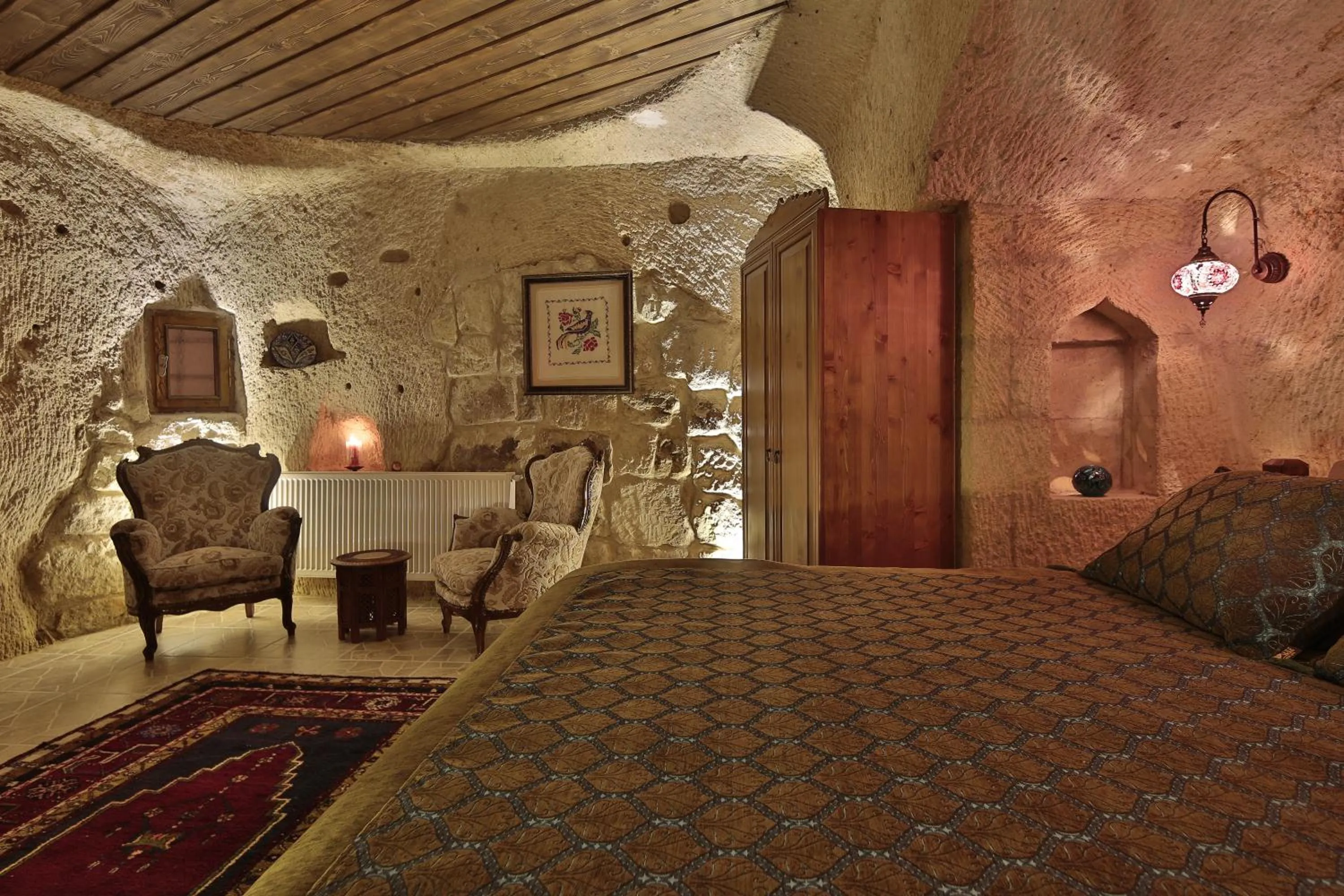 Photo of the whole room, Bed in Turkish Cave House